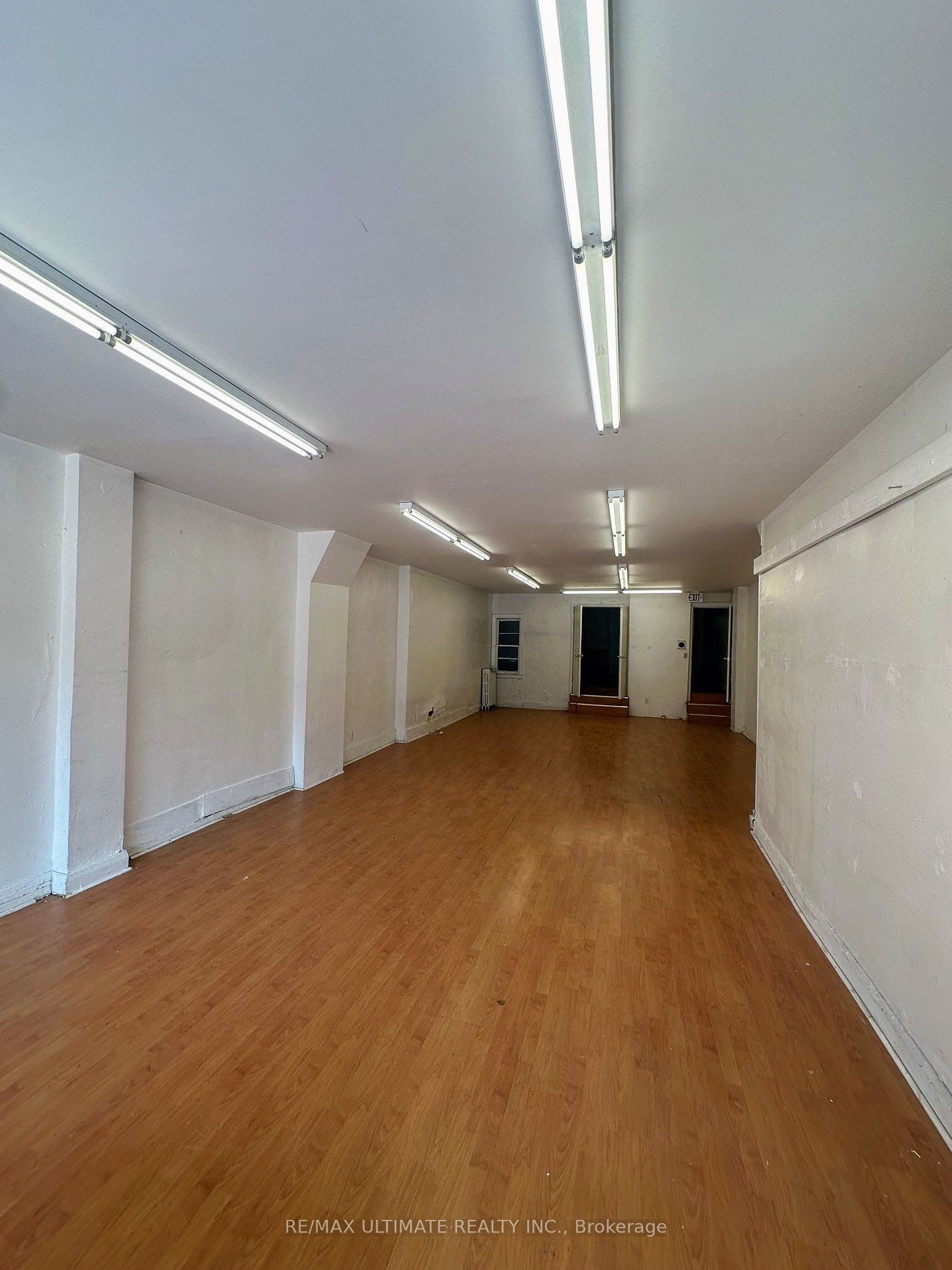 566 St Clair Avenue W Property Photo 4