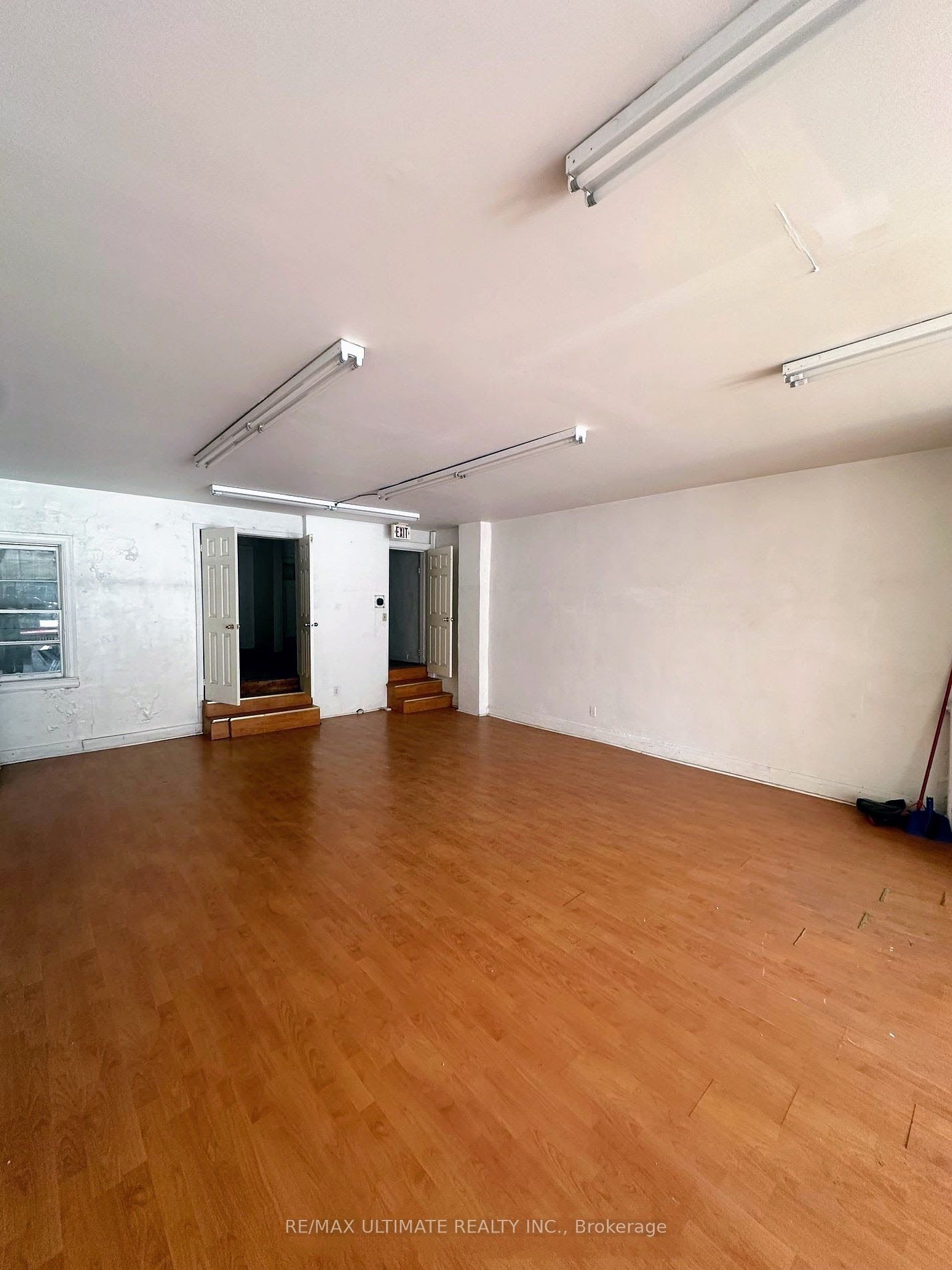 566 St Clair Avenue W Property Photo 5