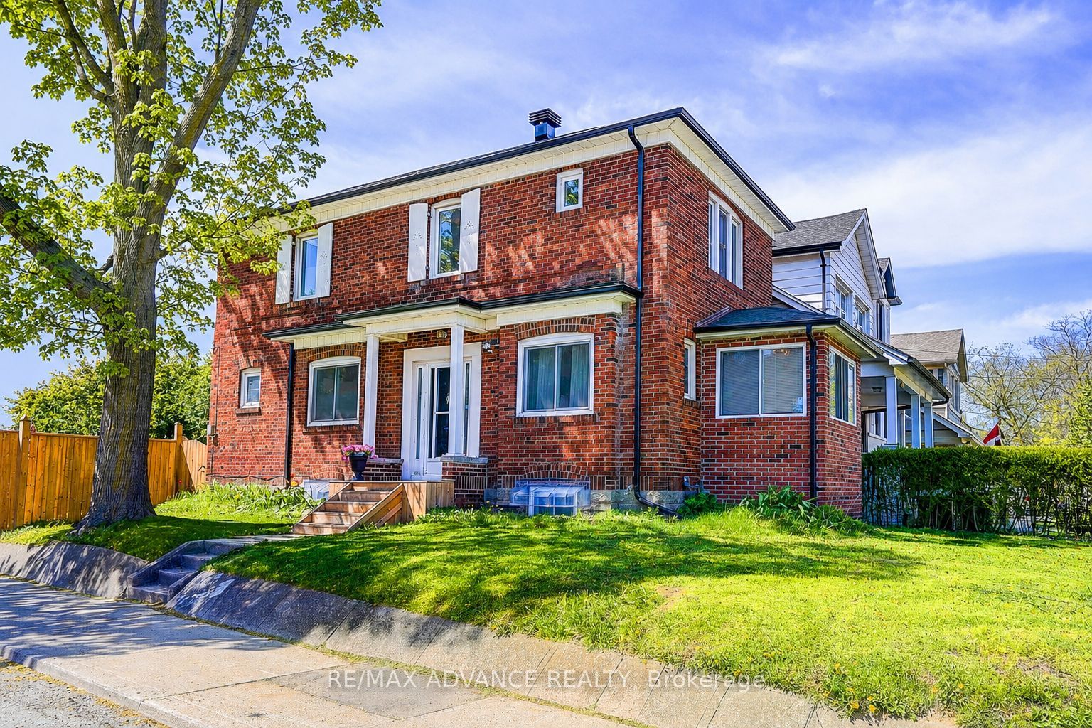 33 Castlefield Avenue Property Photo 1