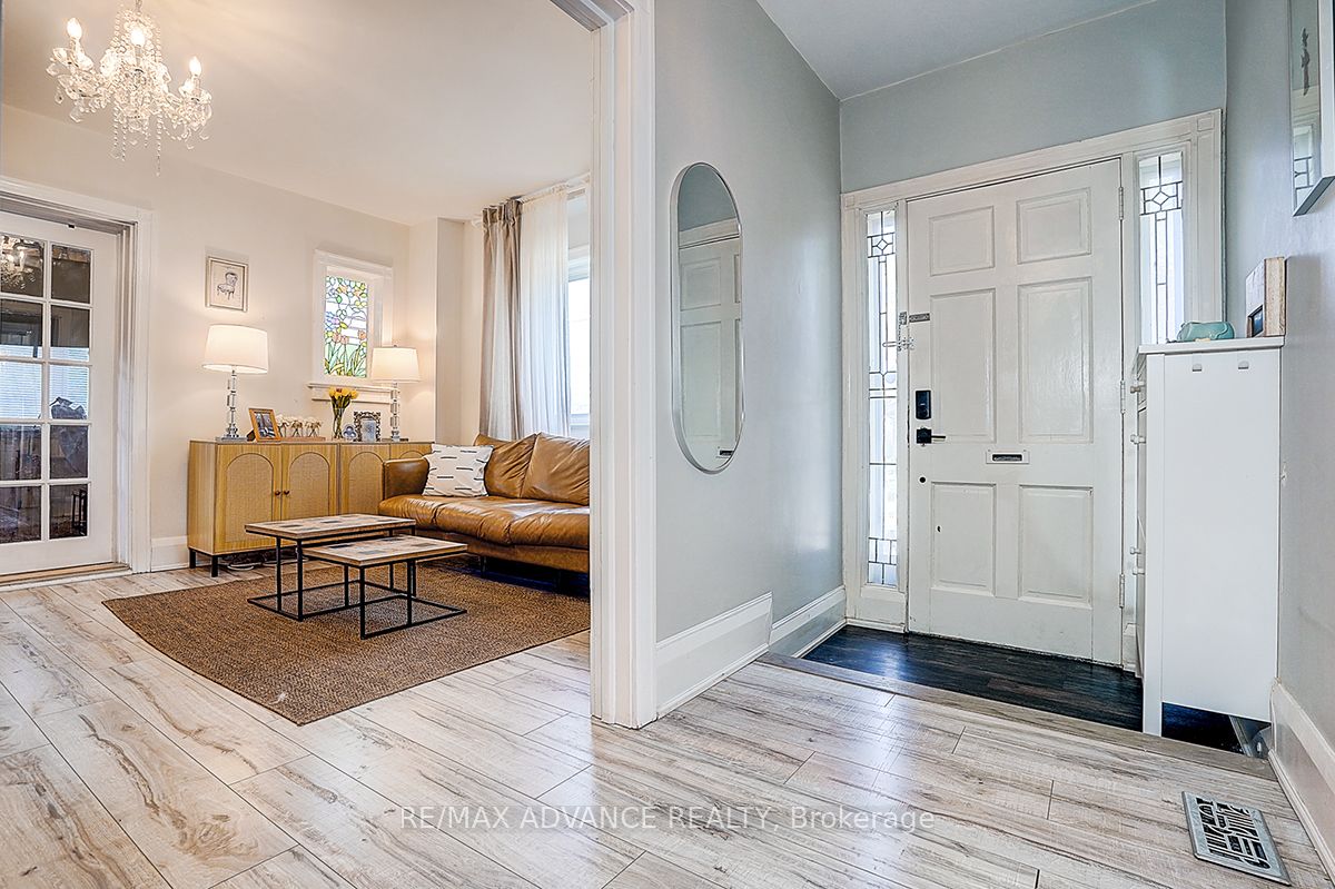 33 Castlefield Avenue Property Photo 3
