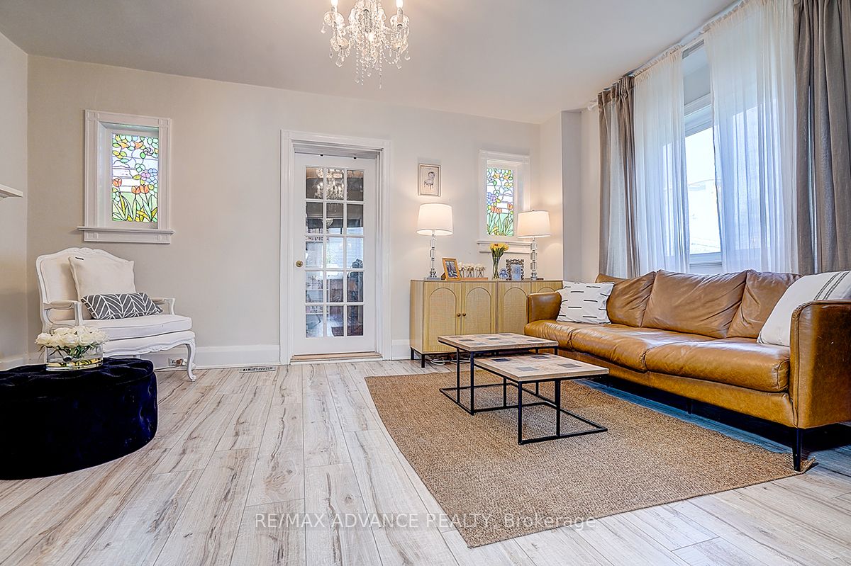 33 Castlefield Avenue Property Photo 5