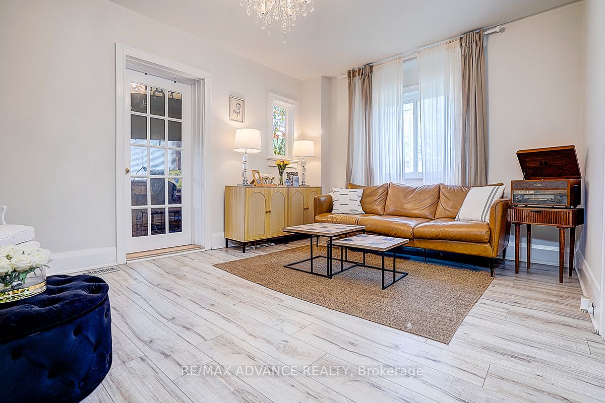 33 Castlefield Avenue Property Photo 6