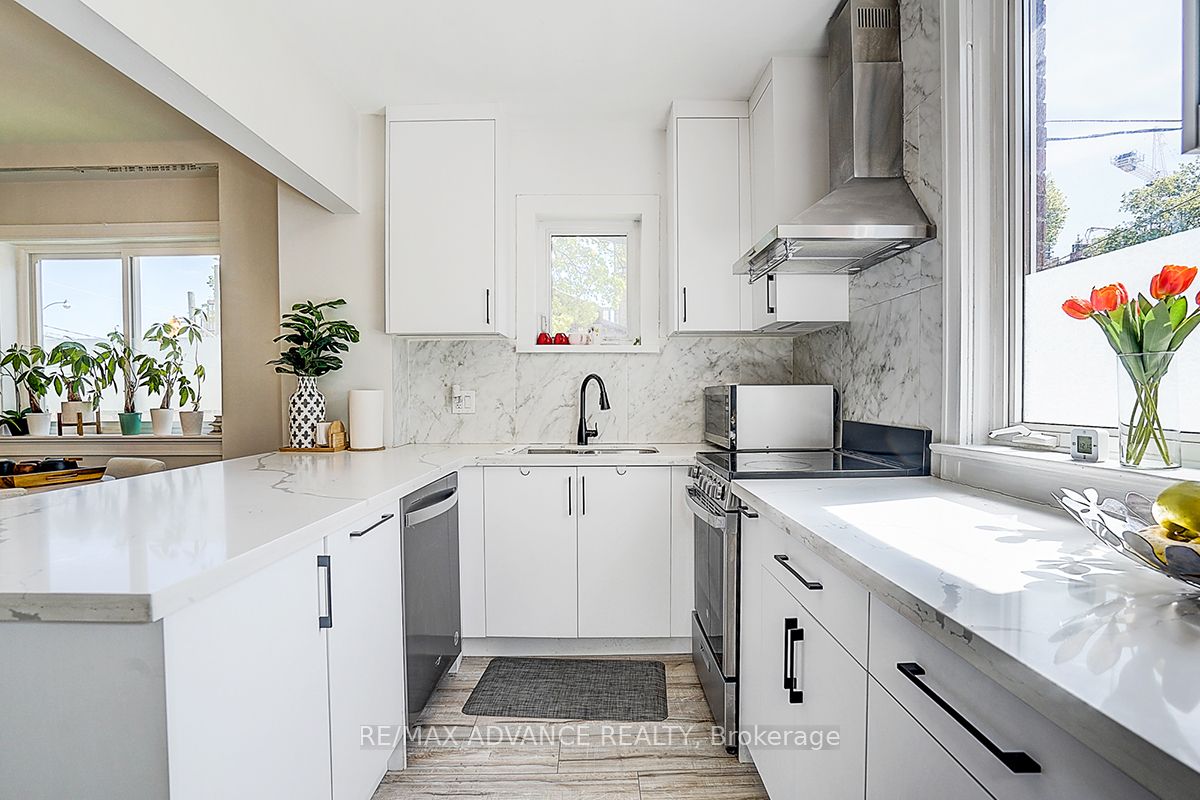 33 Castlefield Avenue Property Photo 17