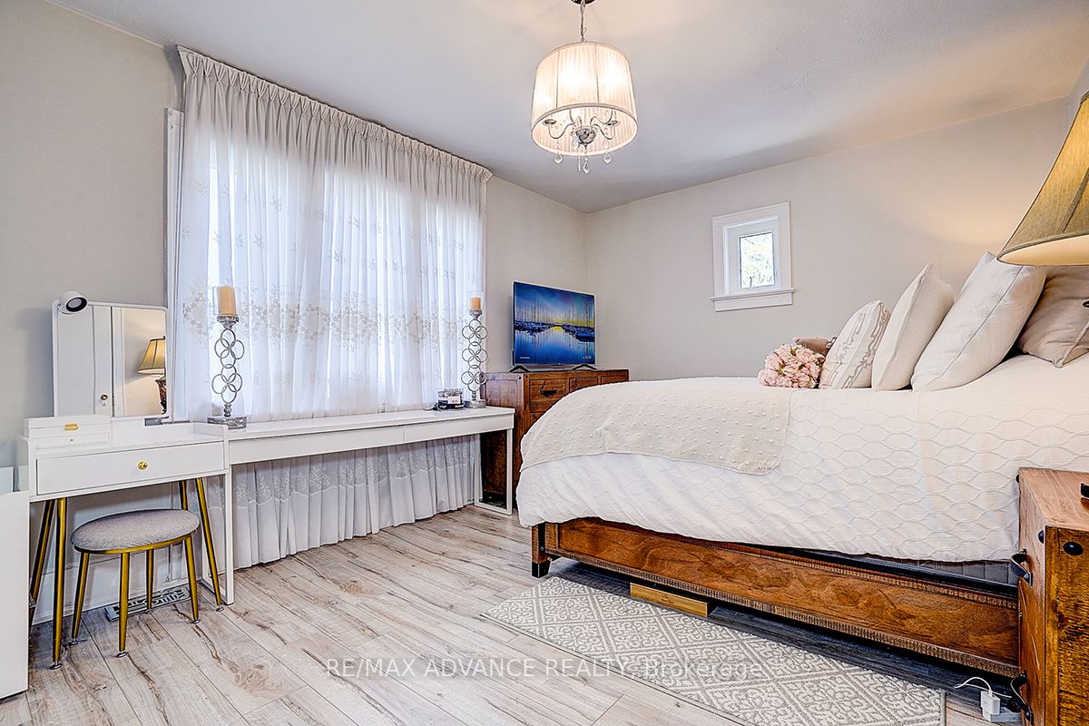 33 Castlefield Avenue Property Photo 25