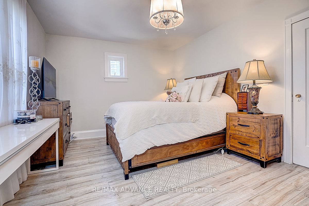 33 Castlefield Avenue Property Photo 26