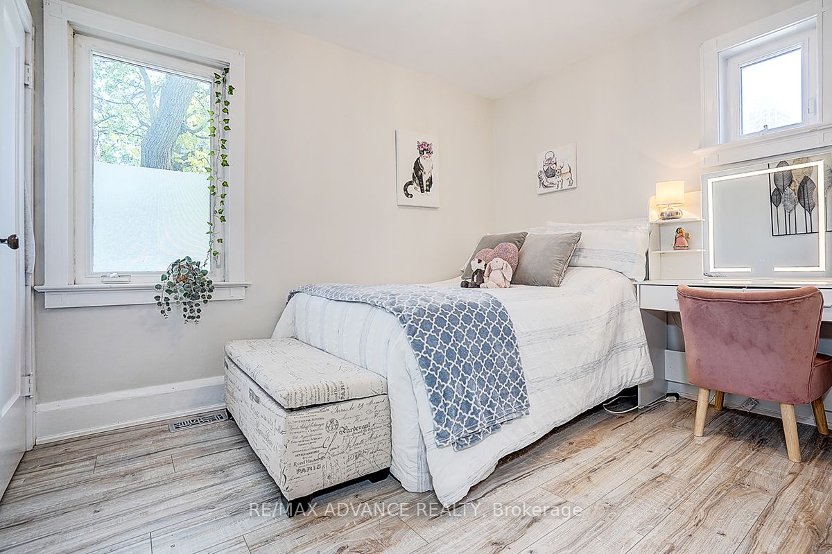 33 Castlefield Avenue Property Photo 28