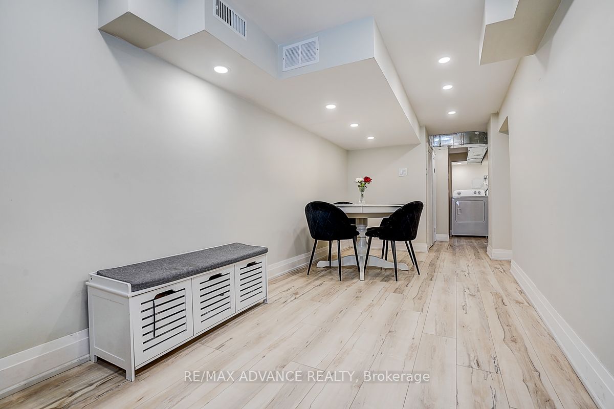33 Castlefield Avenue Property Photo 31