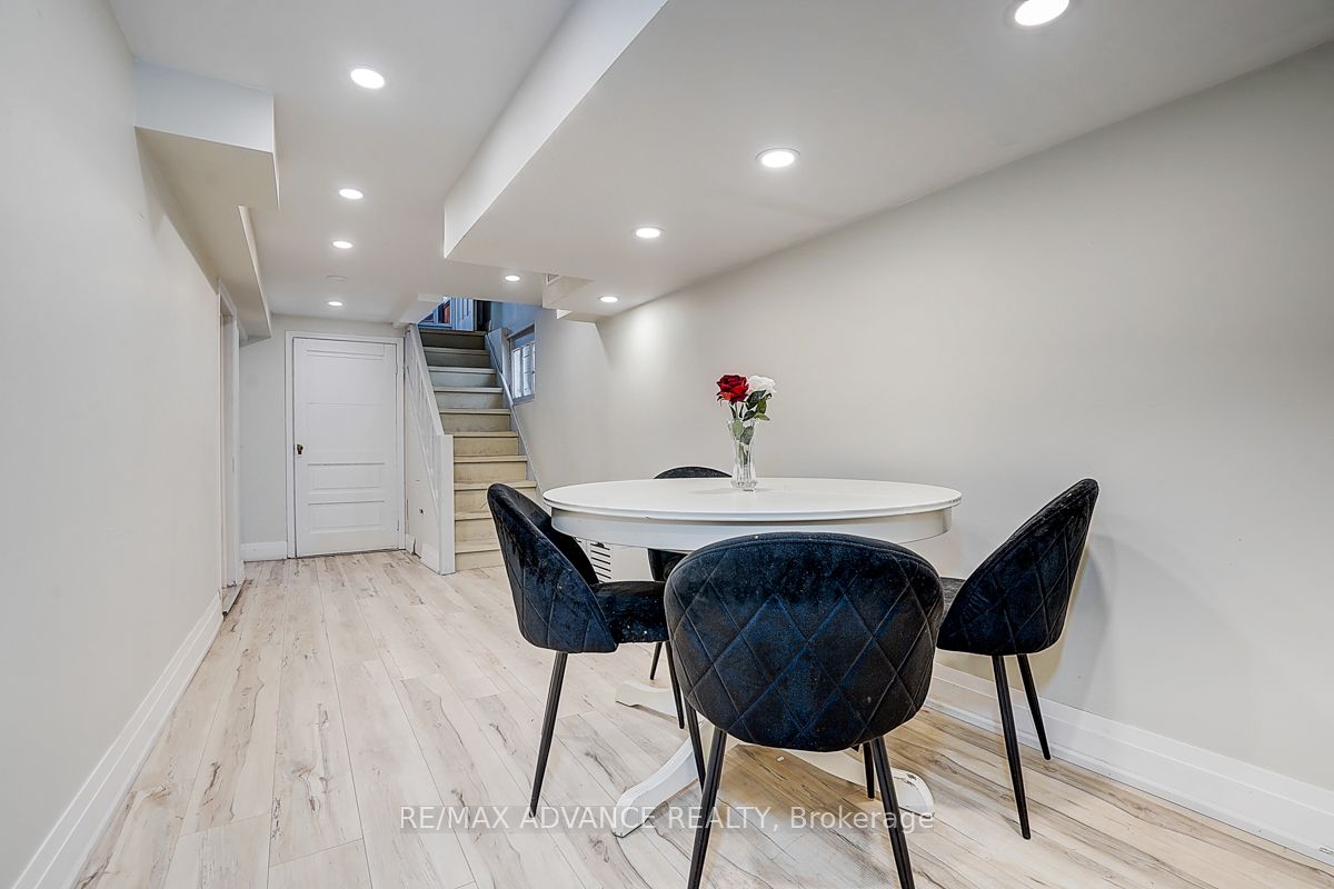 33 Castlefield Avenue Property Photo 32