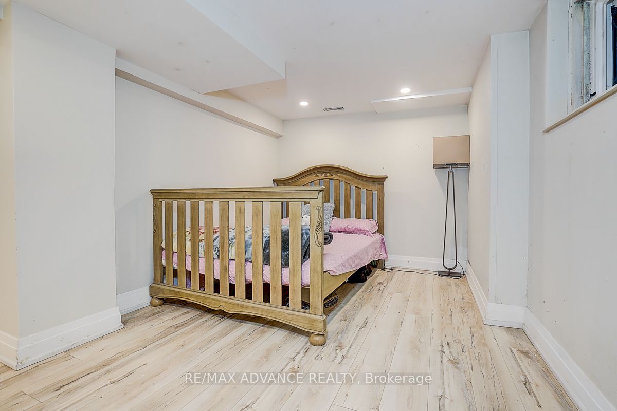 33 Castlefield Avenue Property Photo 33