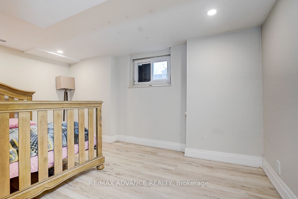 33 Castlefield Avenue Property Photo 34