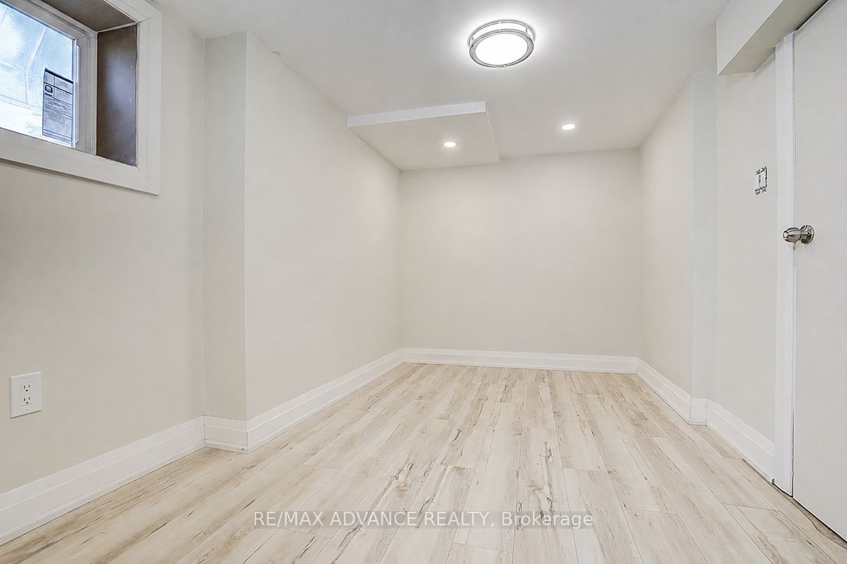 33 Castlefield Avenue Property Photo 37