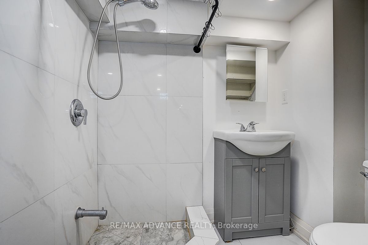 33 Castlefield Avenue Property Photo 38