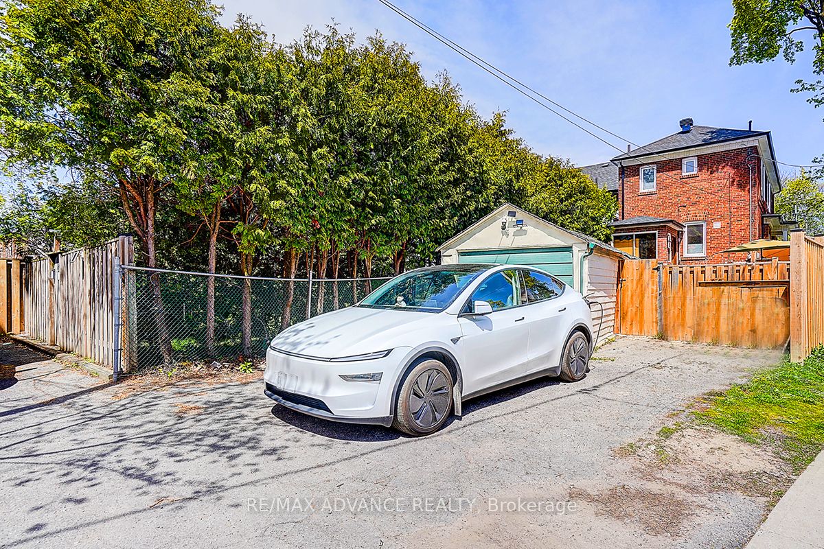 33 Castlefield Avenue Property Photo 41