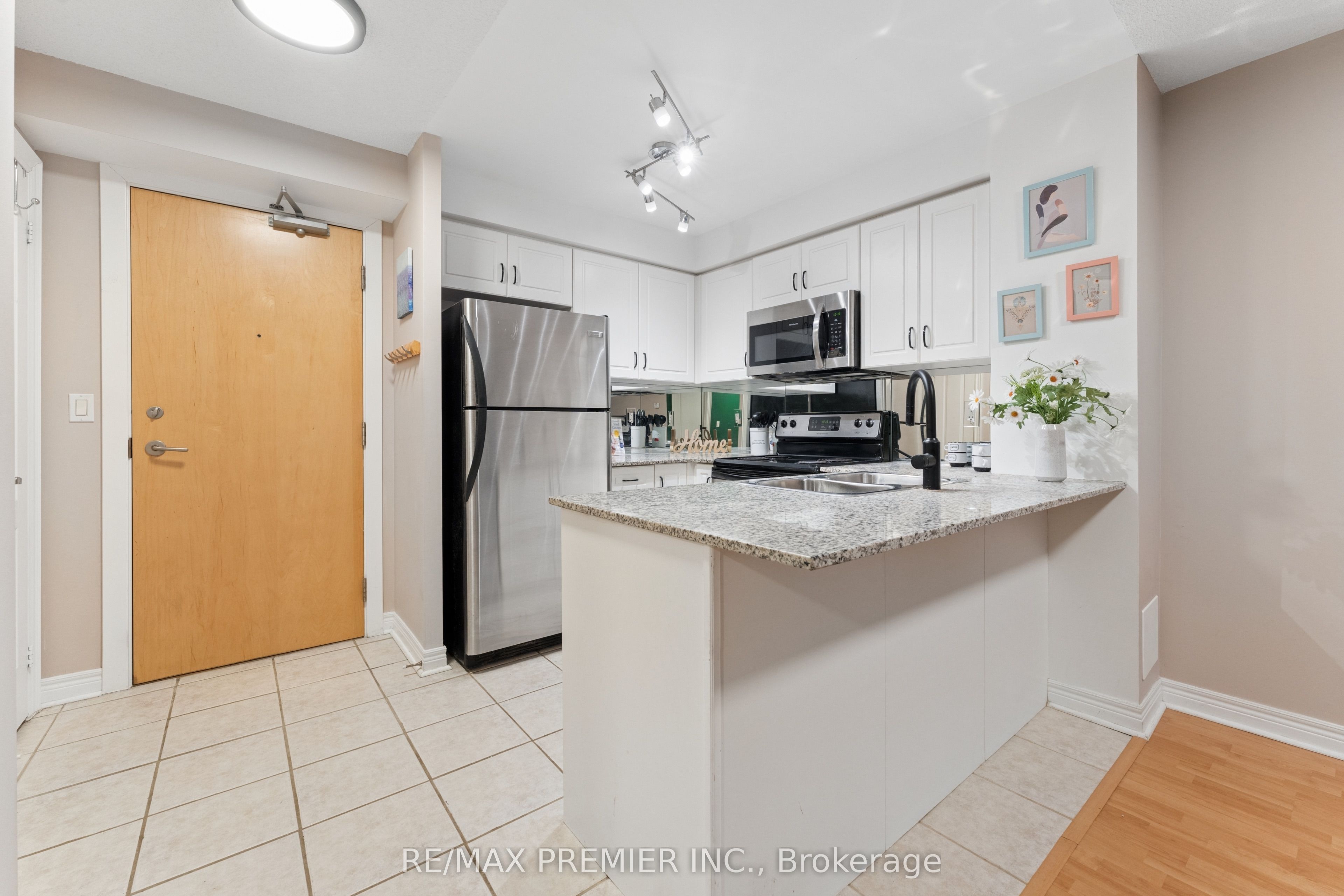 212 Eglinton Avenue E 307 Property Photo 1