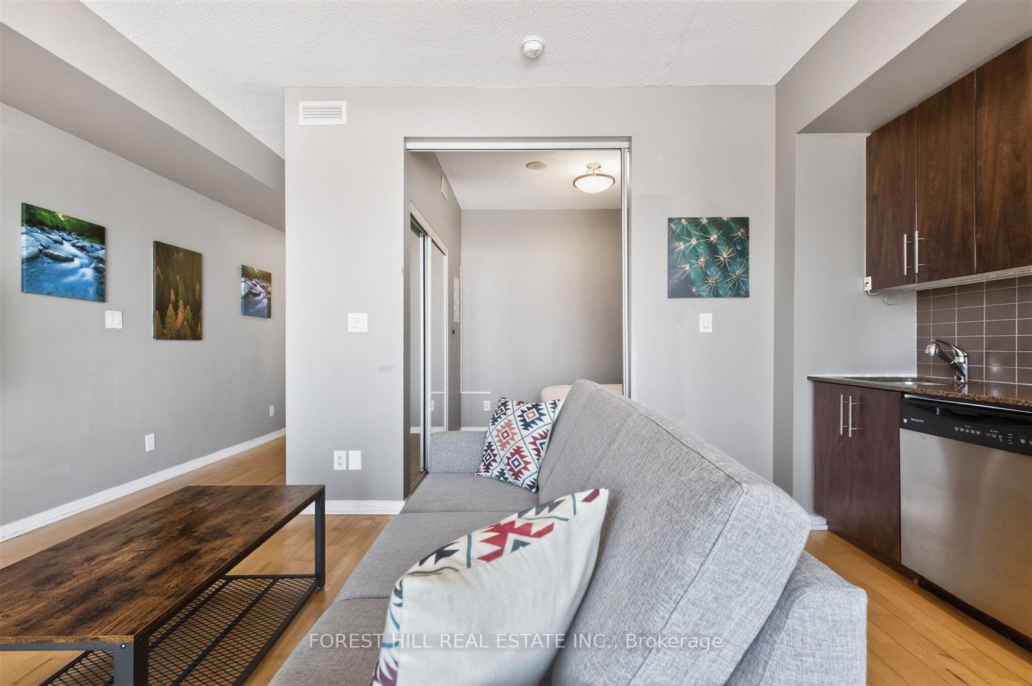 65 Bremner Boulevard 4607 Property Photo 8