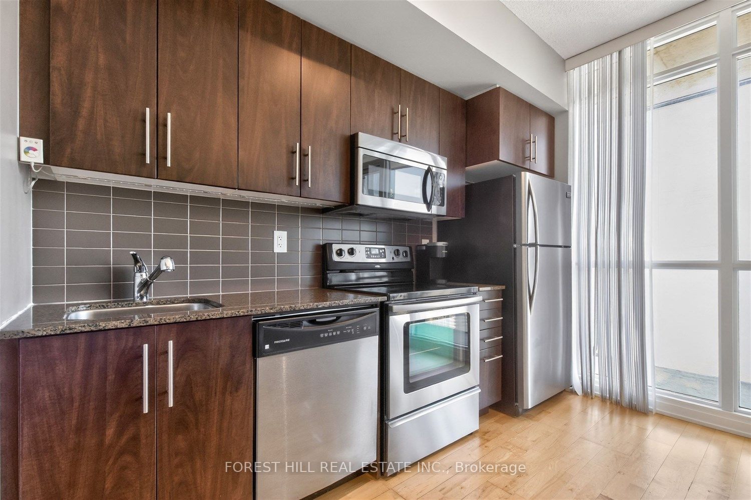 65 Bremner Boulevard 4607 Property Photo 11