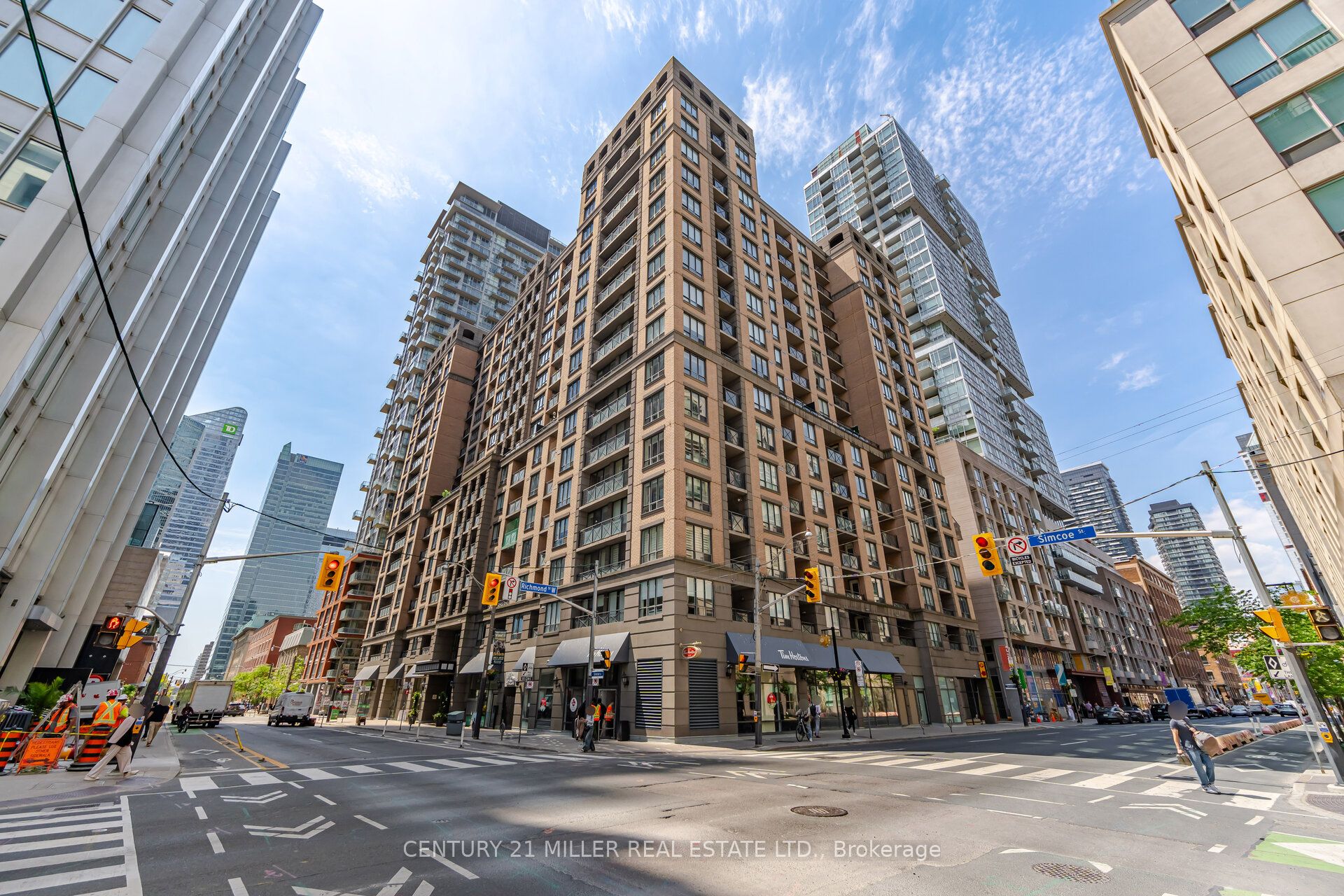 140 Simcoe Road Ph # 12 Property Photo 1