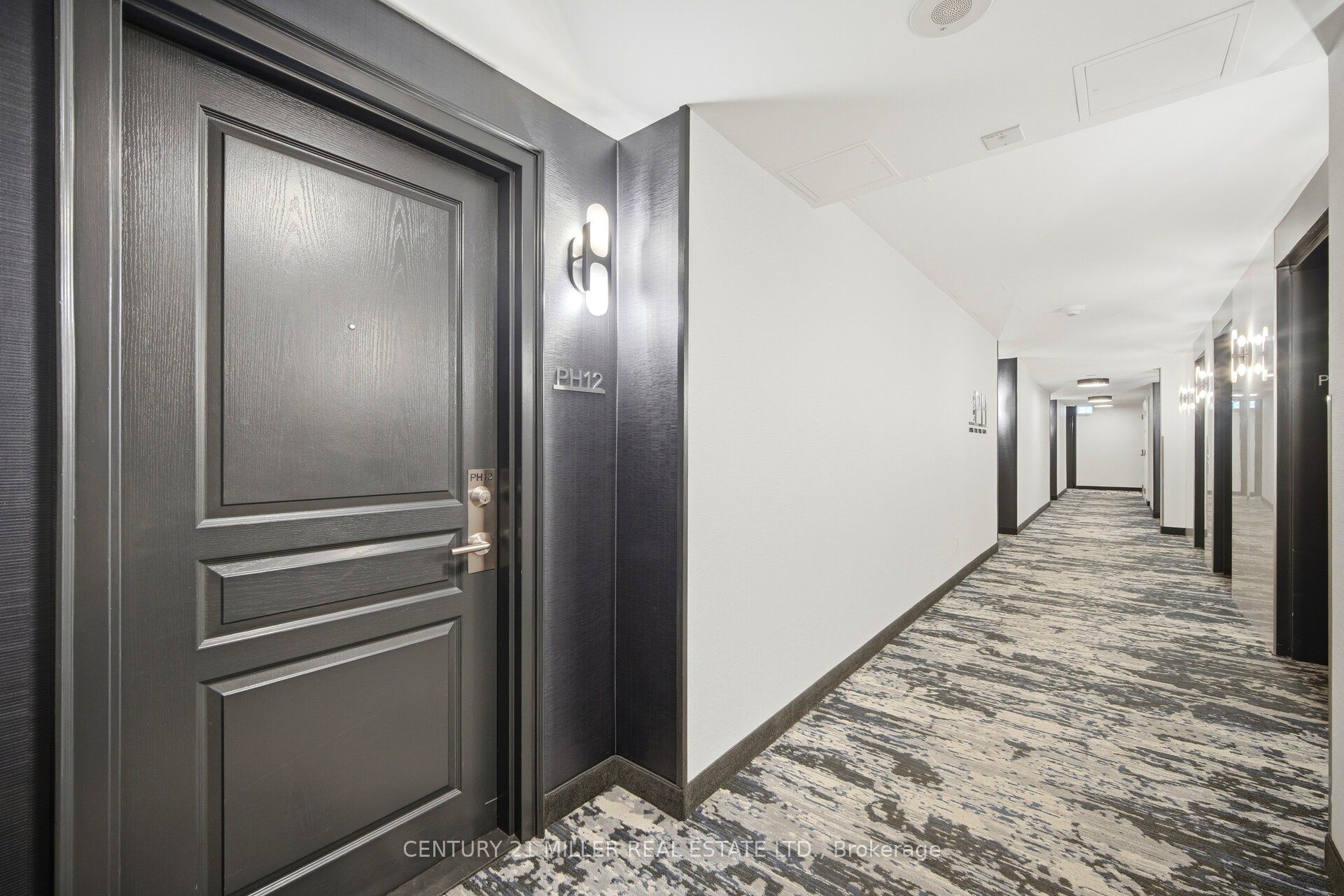 140 Simcoe Road Ph # 12 Property Photo 4