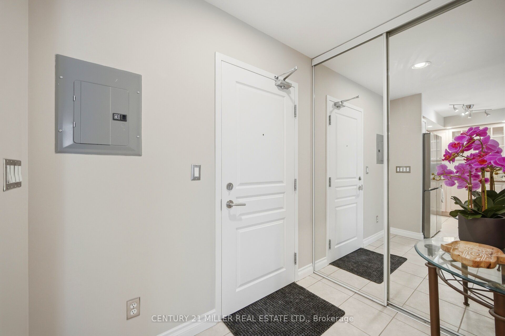 140 Simcoe Road Ph # 12 Property Photo 5