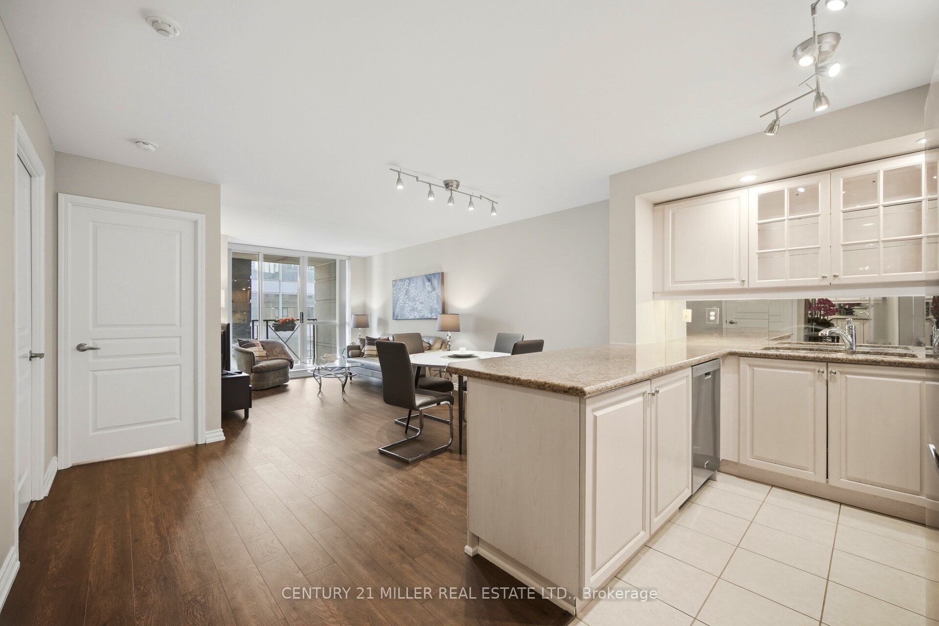 140 Simcoe Road Ph # 12 Property Photo 6