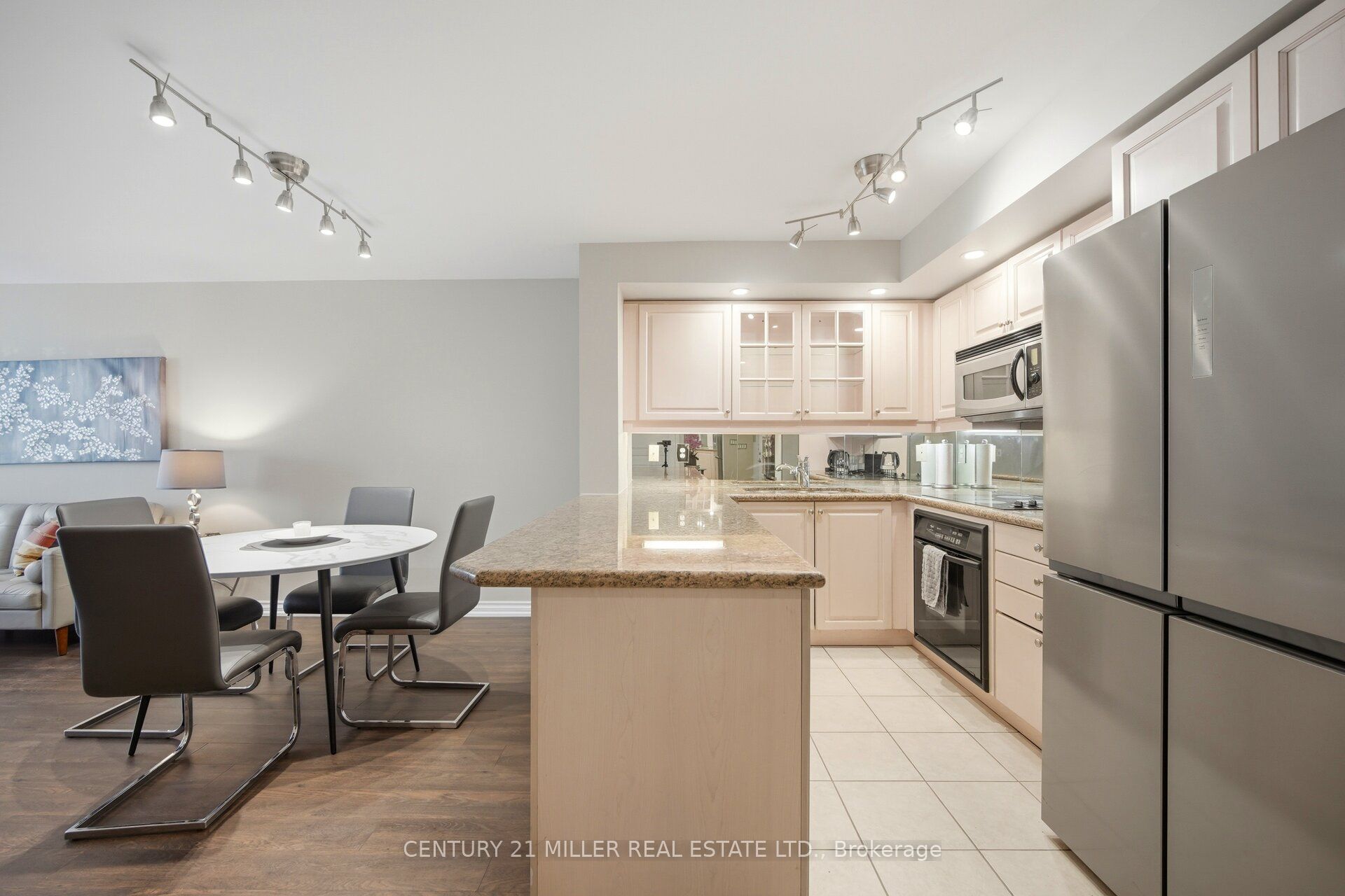 140 Simcoe Road Ph # 12 Property Photo 7