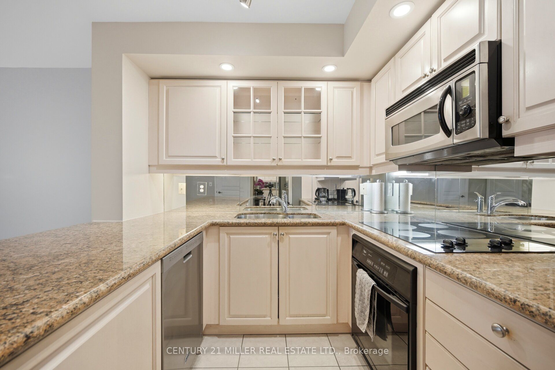 140 Simcoe Road Ph # 12 Property Photo 9