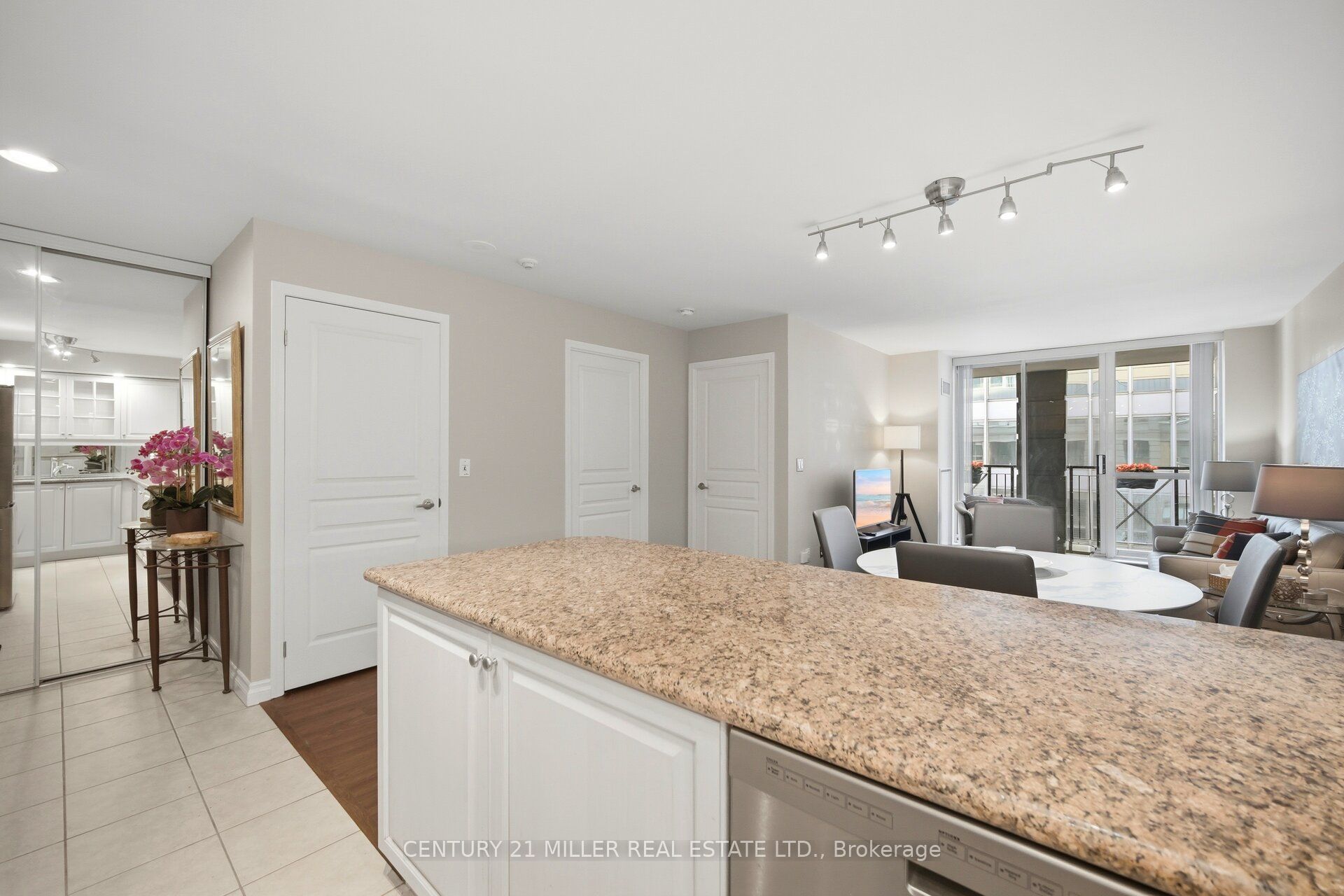 140 Simcoe Road Ph # 12 Property Photo 10
