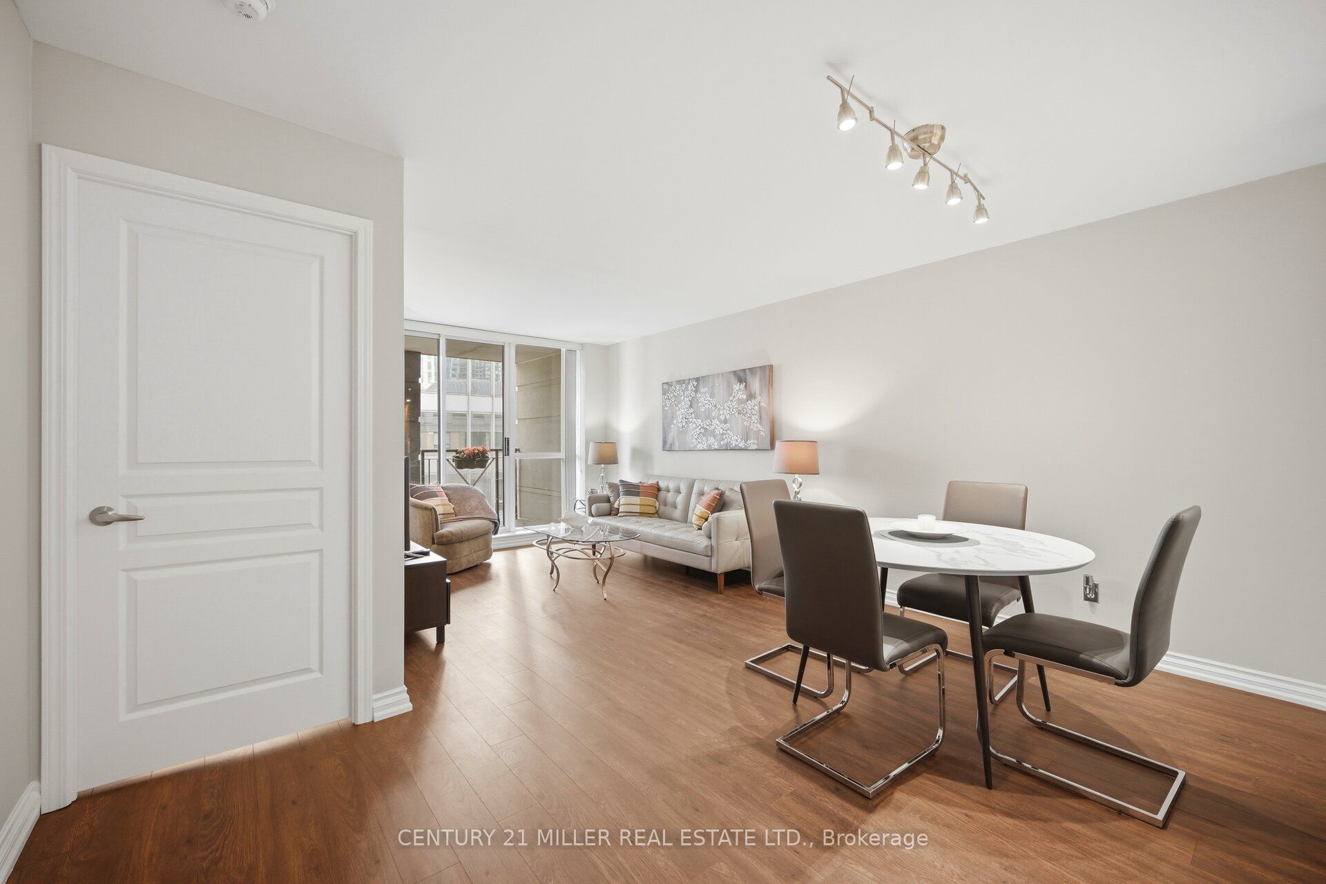 140 Simcoe Road Ph # 12 Property Photo 11