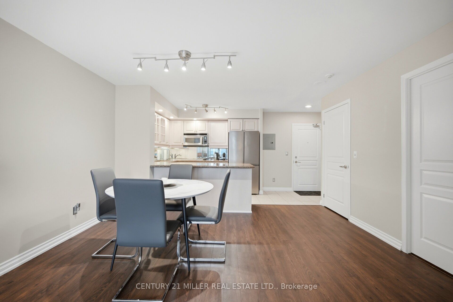 140 Simcoe Road Ph # 12 Property Photo 13