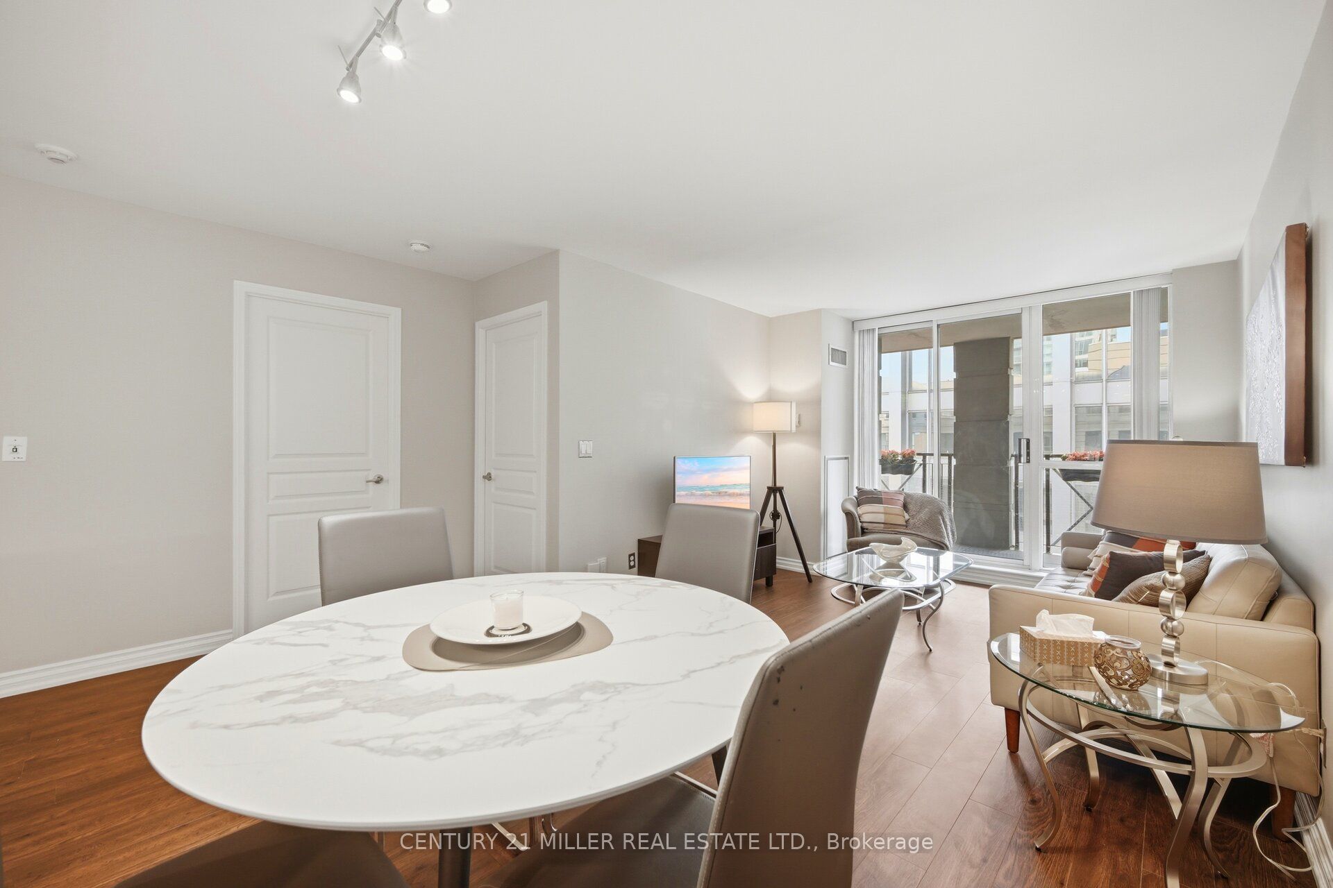140 Simcoe Road Ph # 12 Property Photo 14