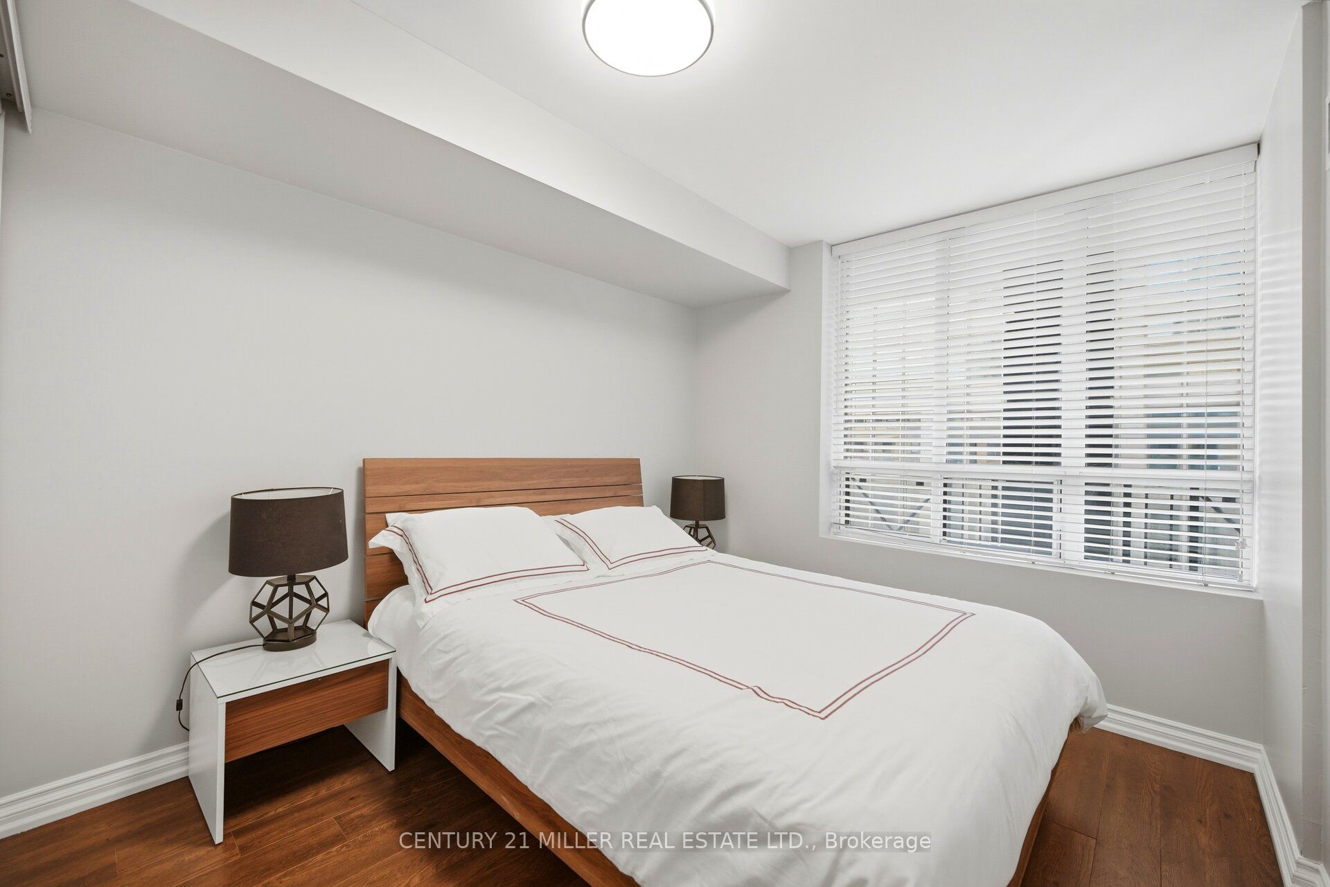 140 Simcoe Road Ph # 12 Property Photo 19