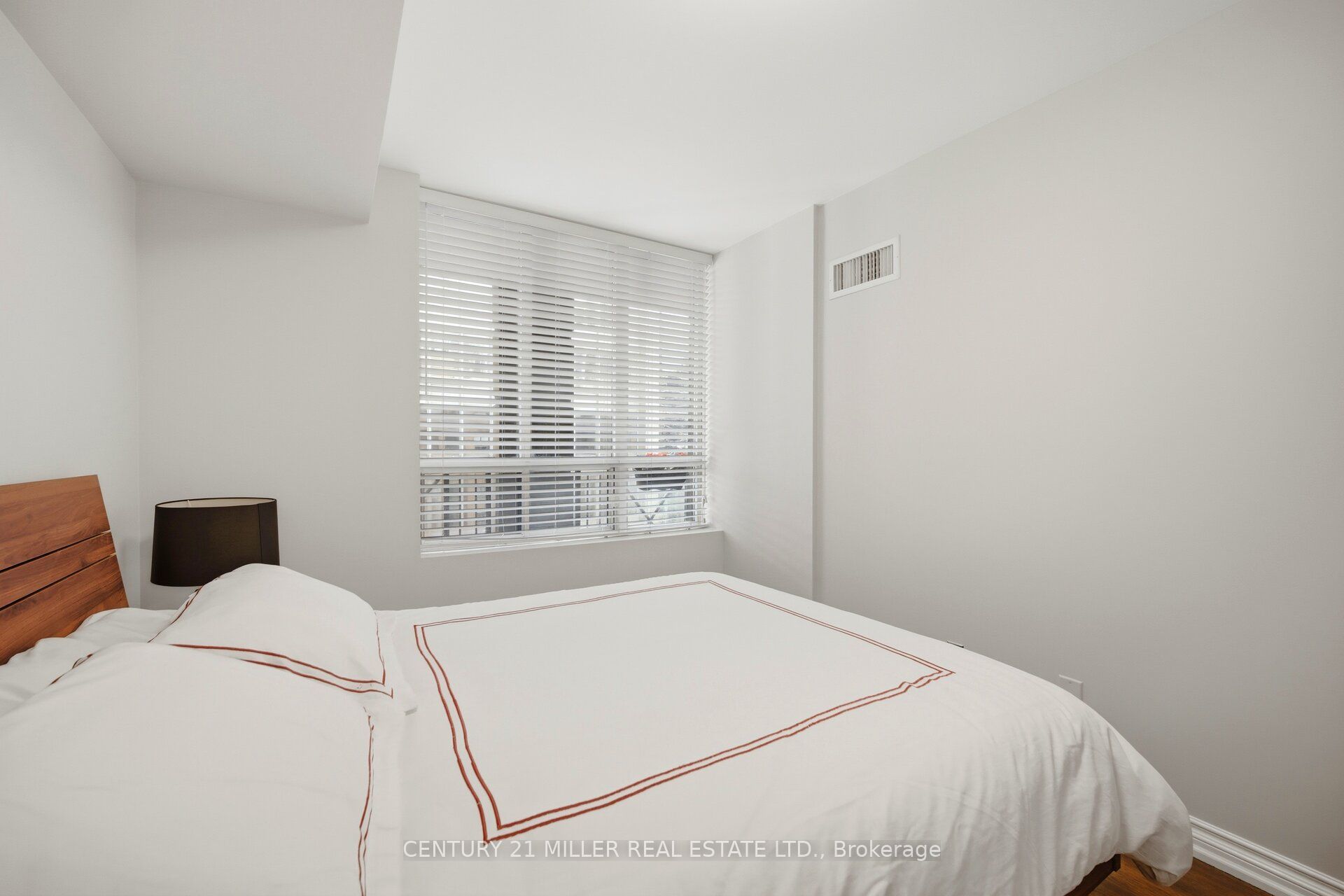 140 Simcoe Road Ph # 12 Property Photo 20