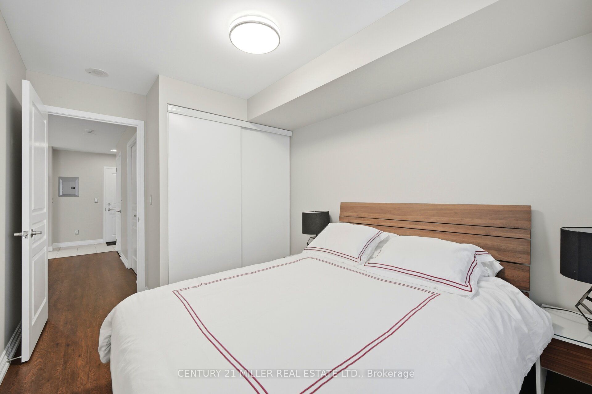 140 Simcoe Road Ph # 12 Property Photo 21