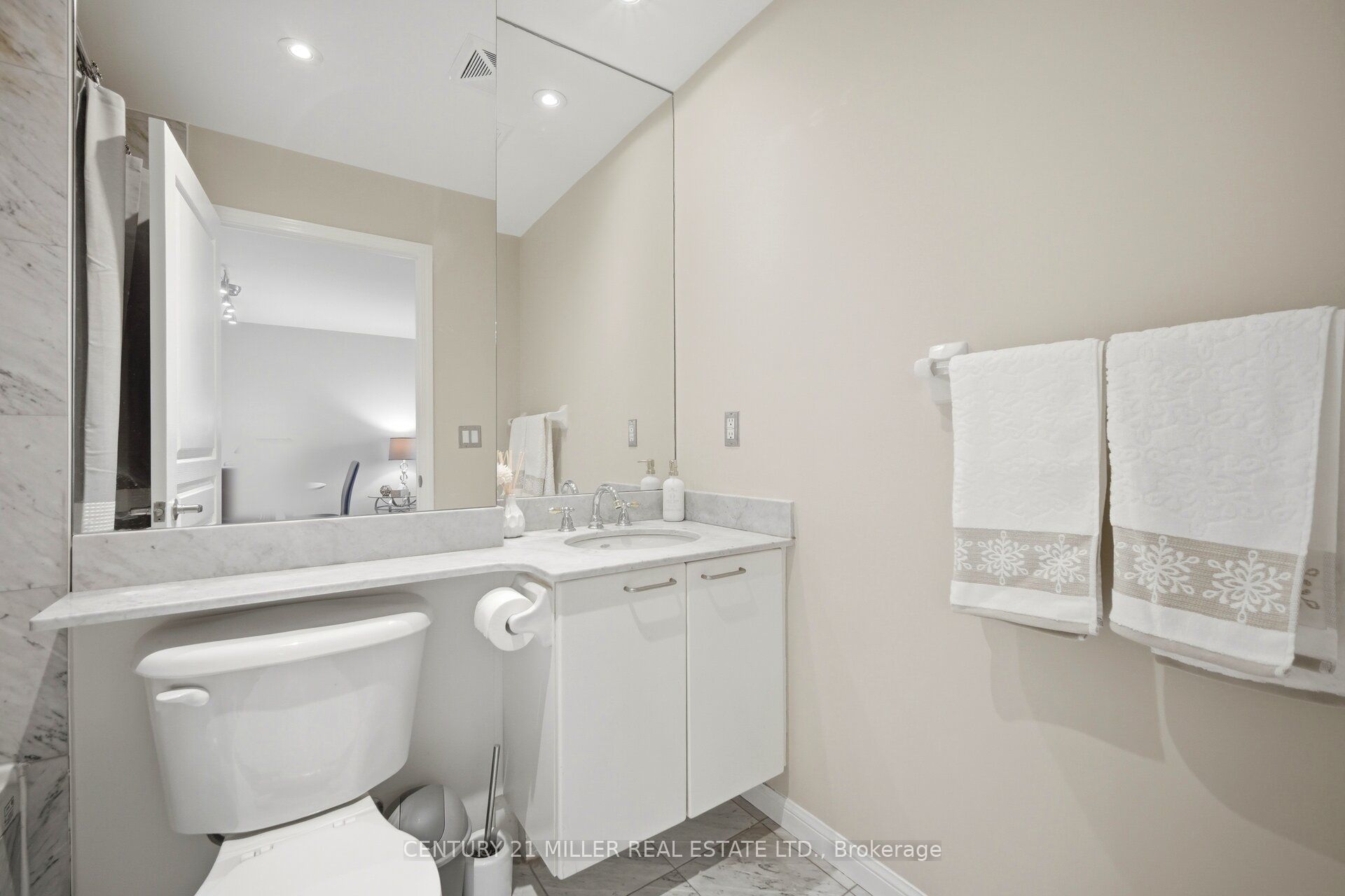 140 Simcoe Road Ph # 12 Property Photo 22