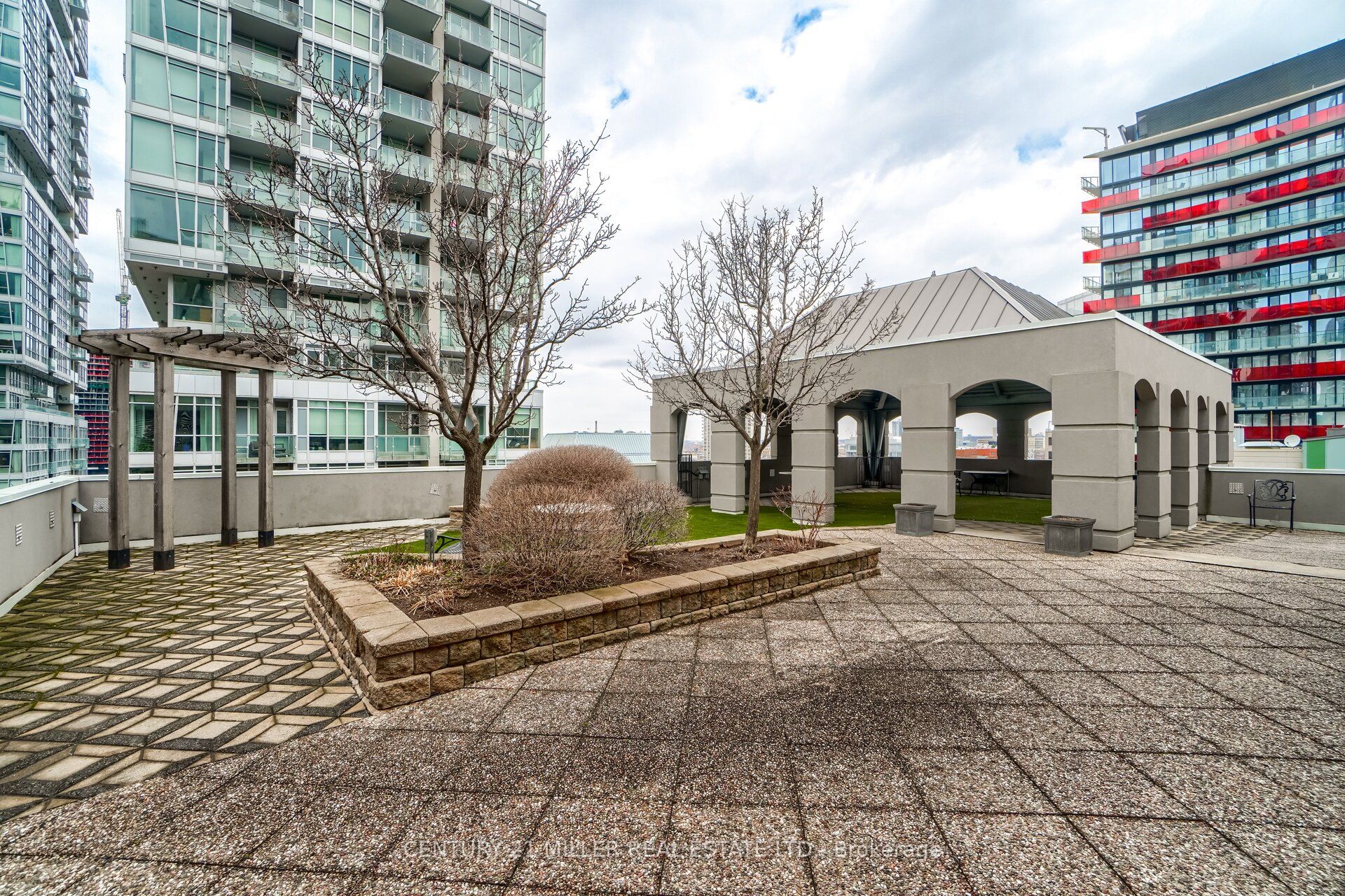 140 Simcoe Road Ph # 12 Property Photo 34