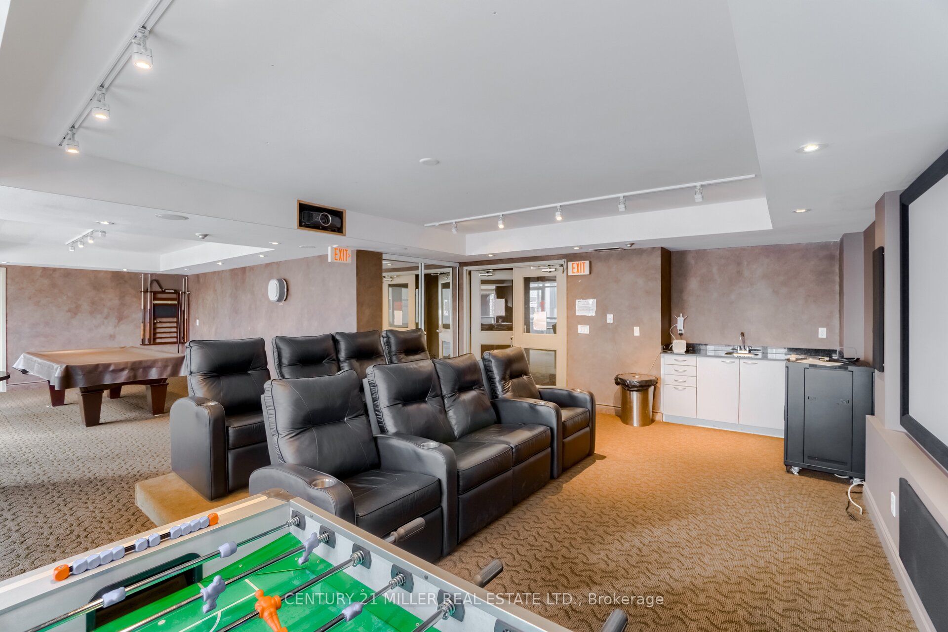 140 Simcoe Road Ph # 12 Property Photo 37