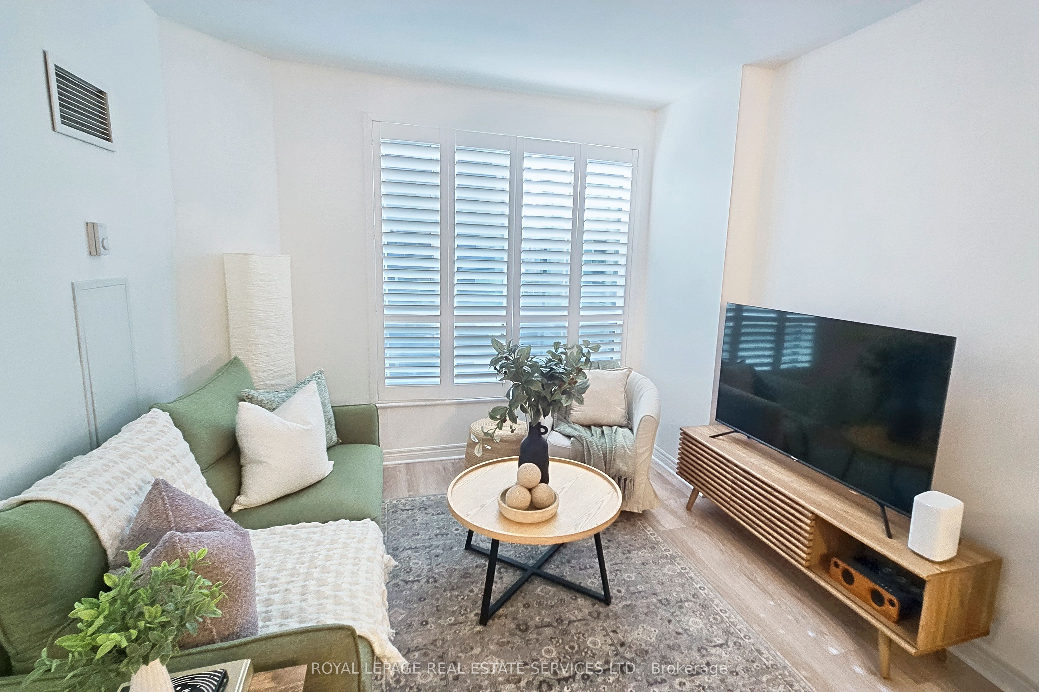 55 Bloor Street E 802 Property Photo 3