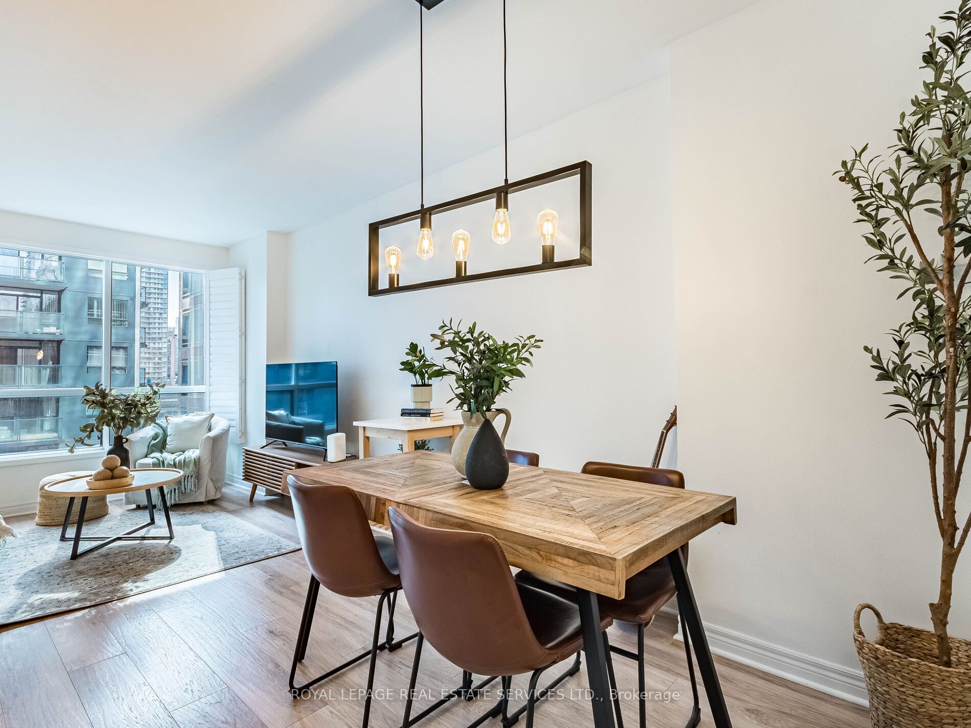 55 Bloor Street E 802 Property Photo 6