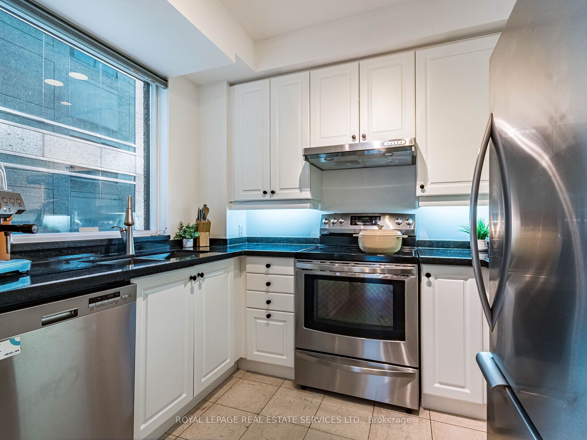 55 Bloor Street E 802 Property Photo 7