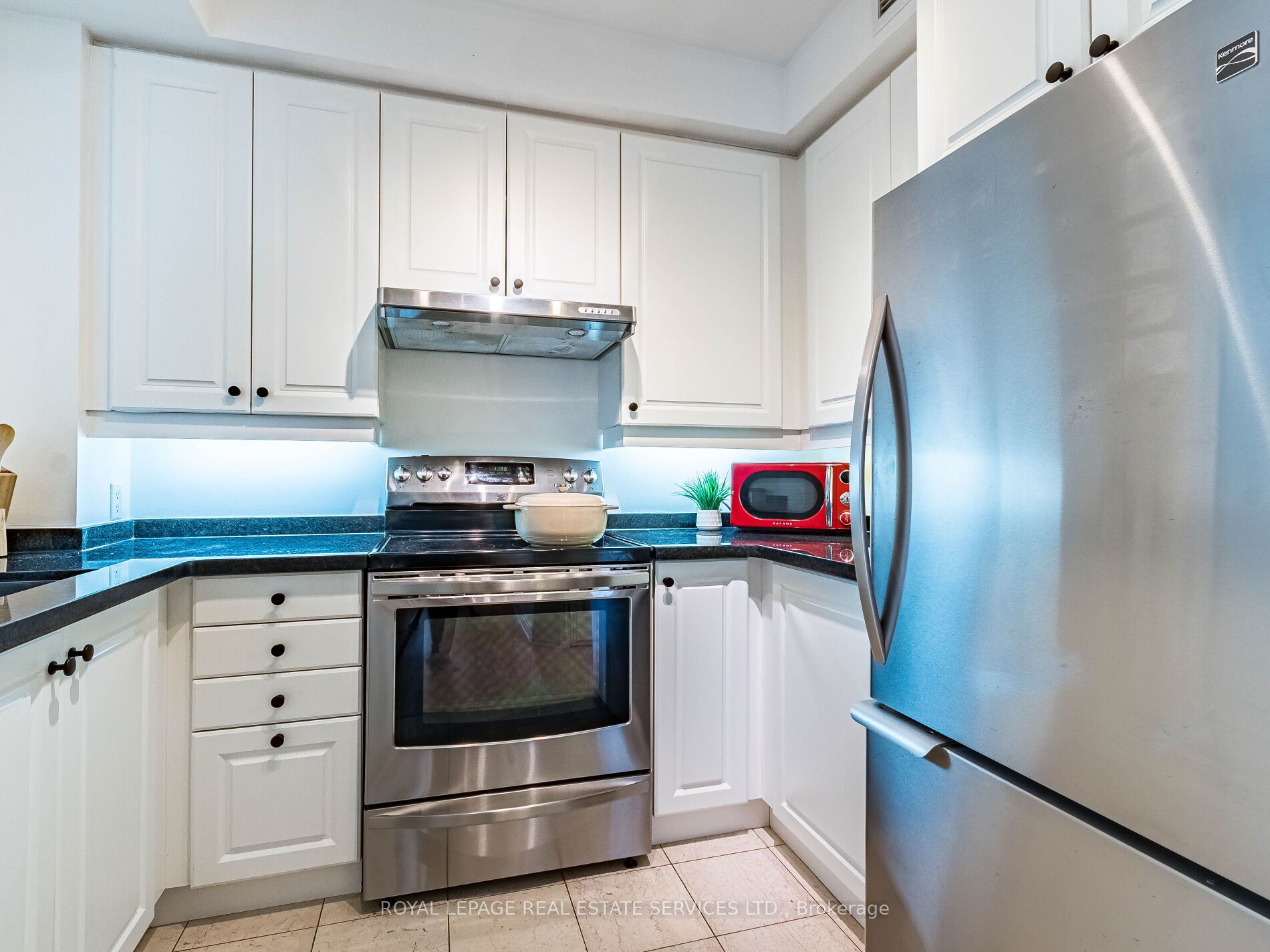 55 Bloor Street E 802 Property Photo 8