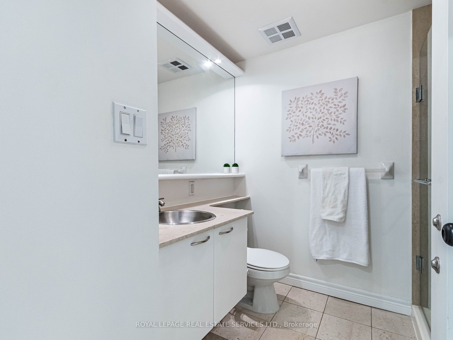 55 Bloor Street E 802 Property Photo 15