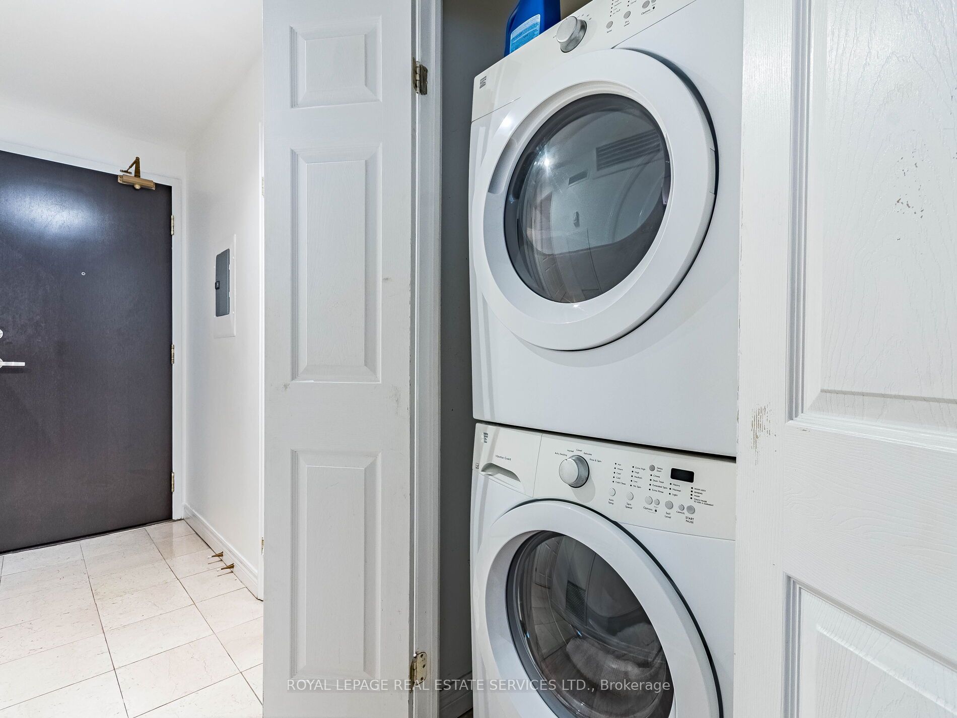 55 Bloor Street E 802 Property Photo 16