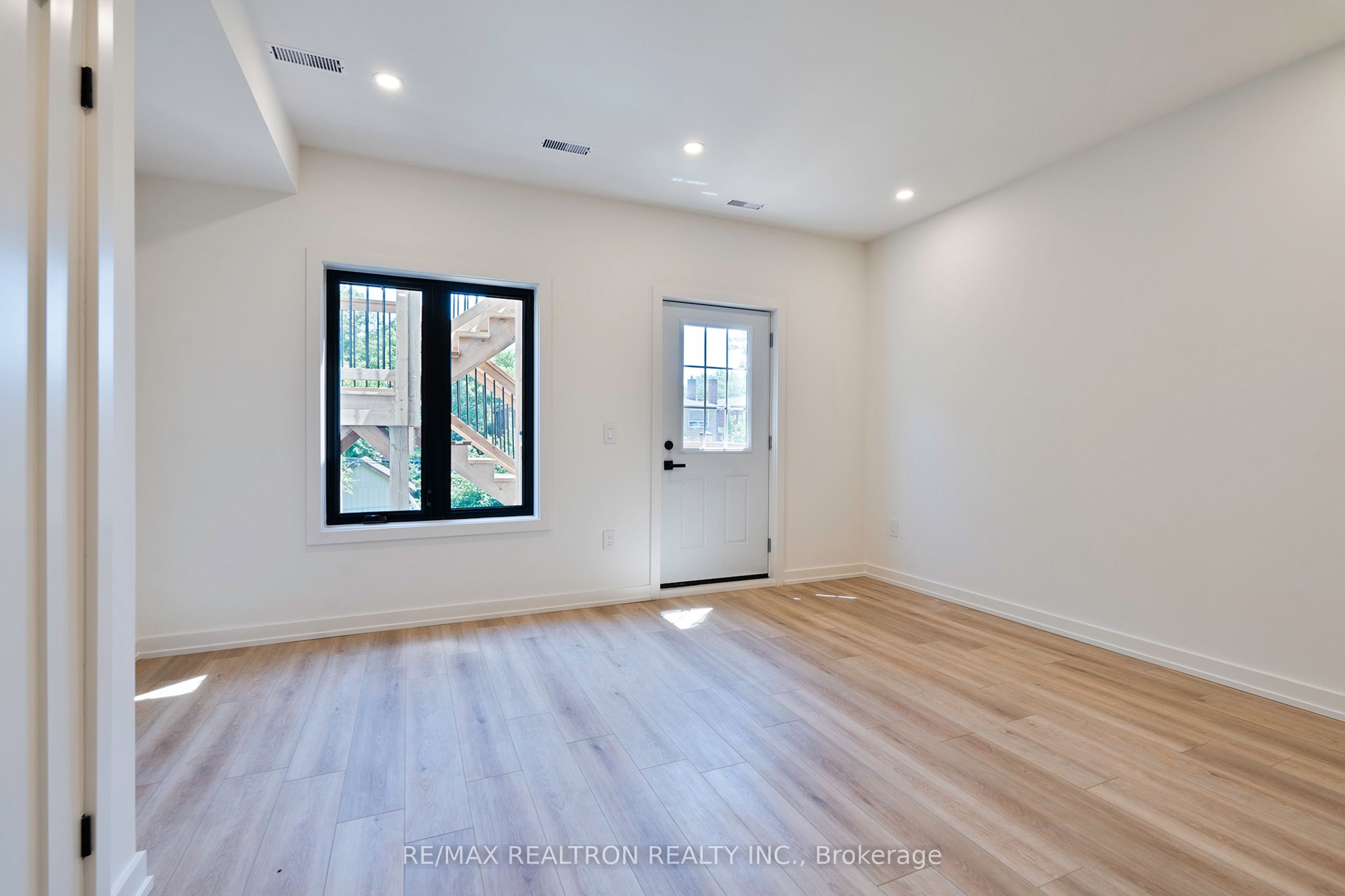 53 Alameda Avenue Main Property Photo 10