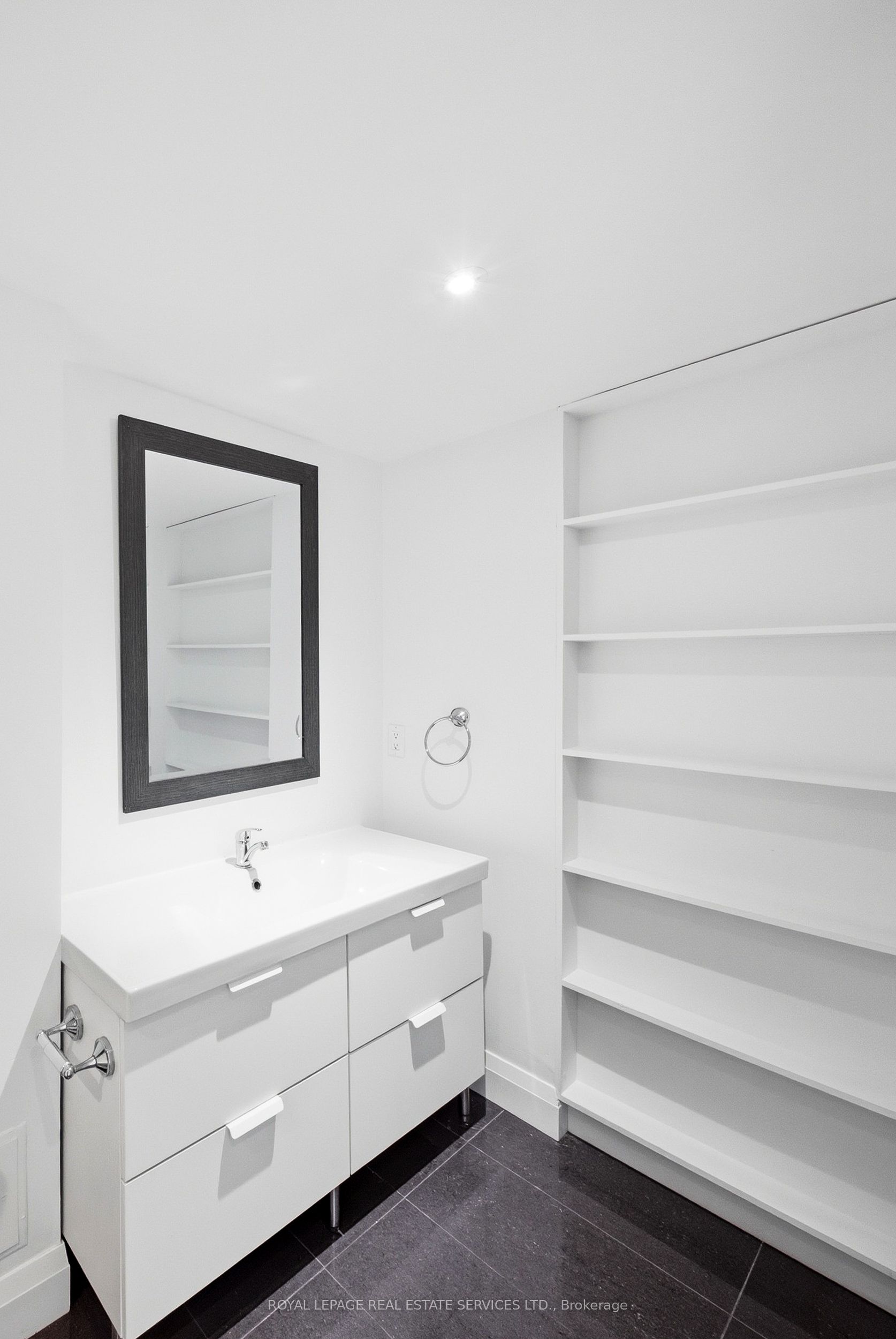 256 Jarvis Street 14c Property Photo 6