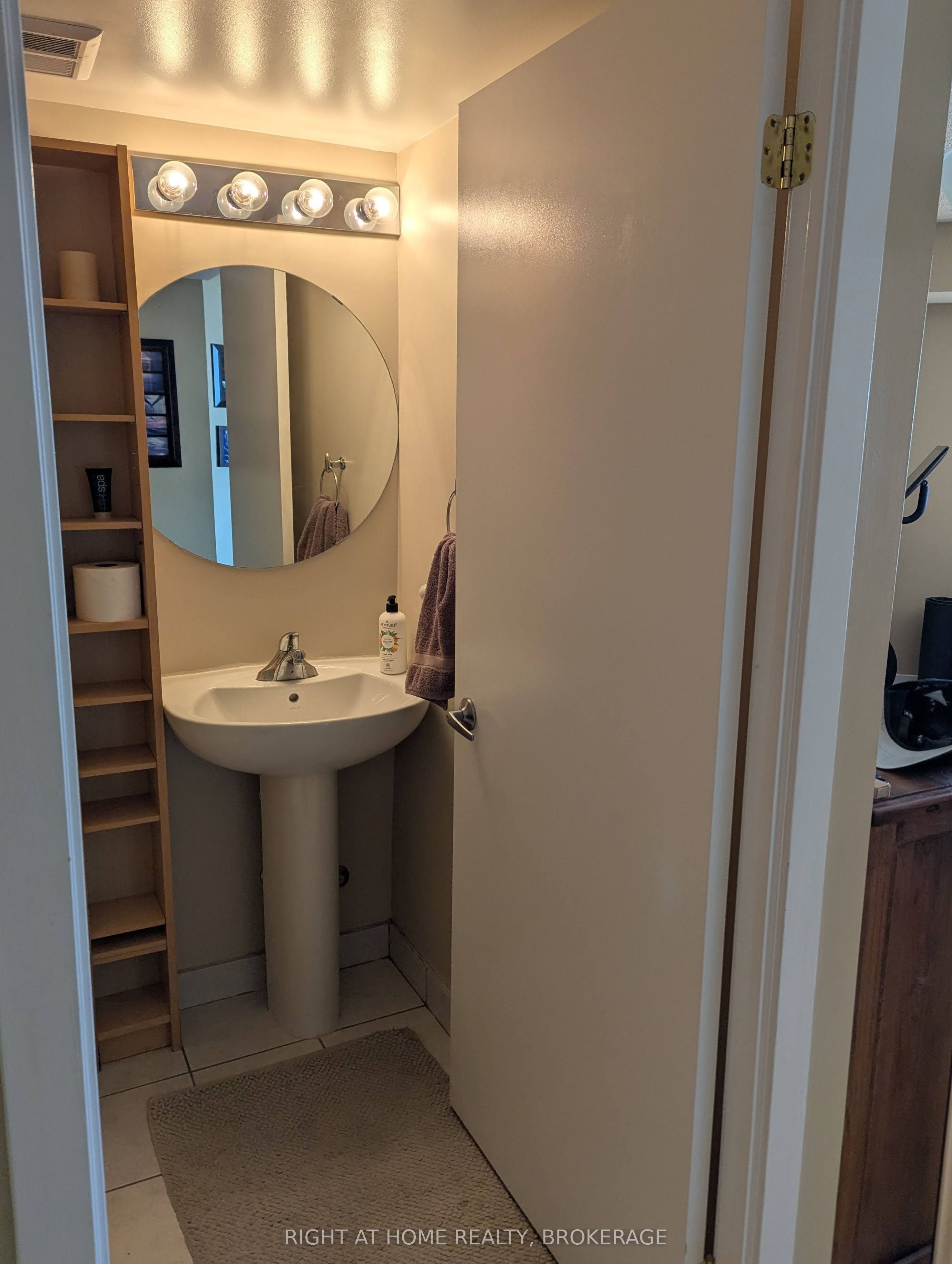 550 Queens Quay W 608 Property Photo 19