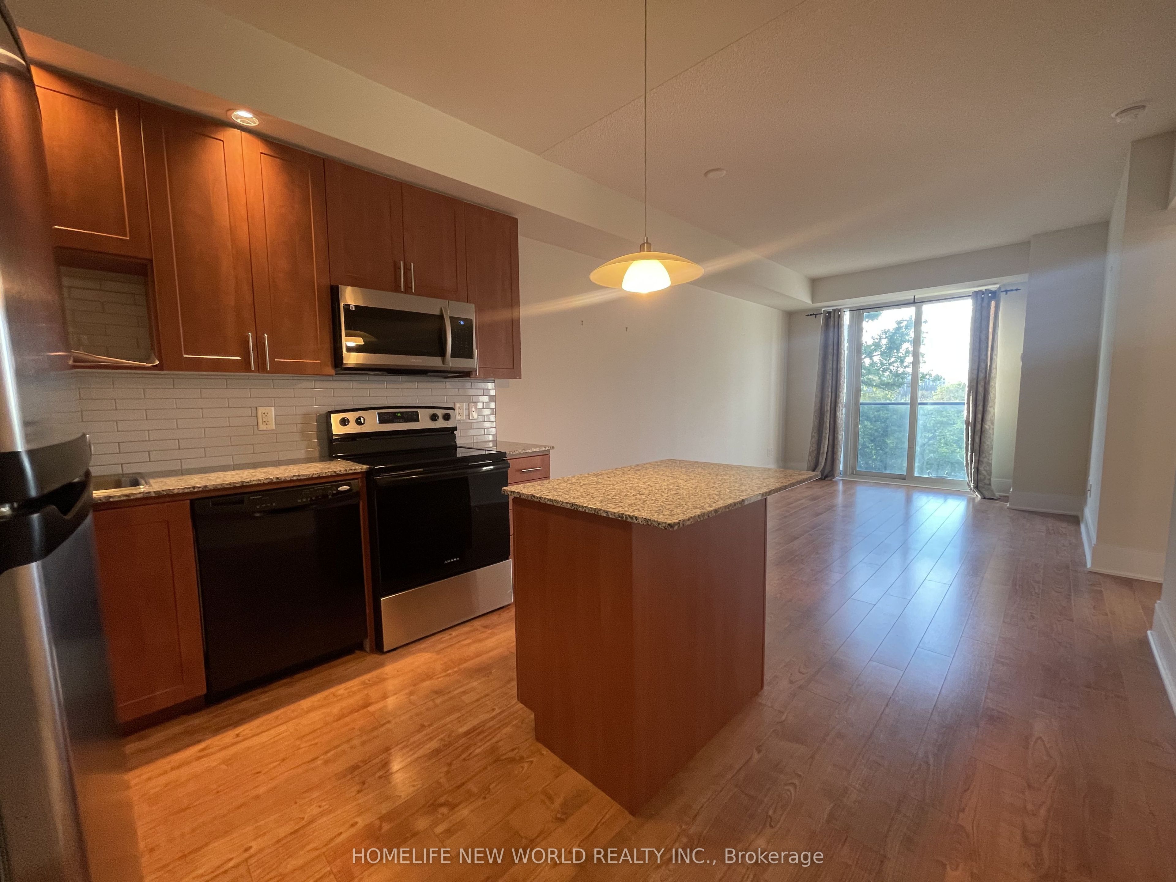 181 Wynford Drive 610 Property Photo 4