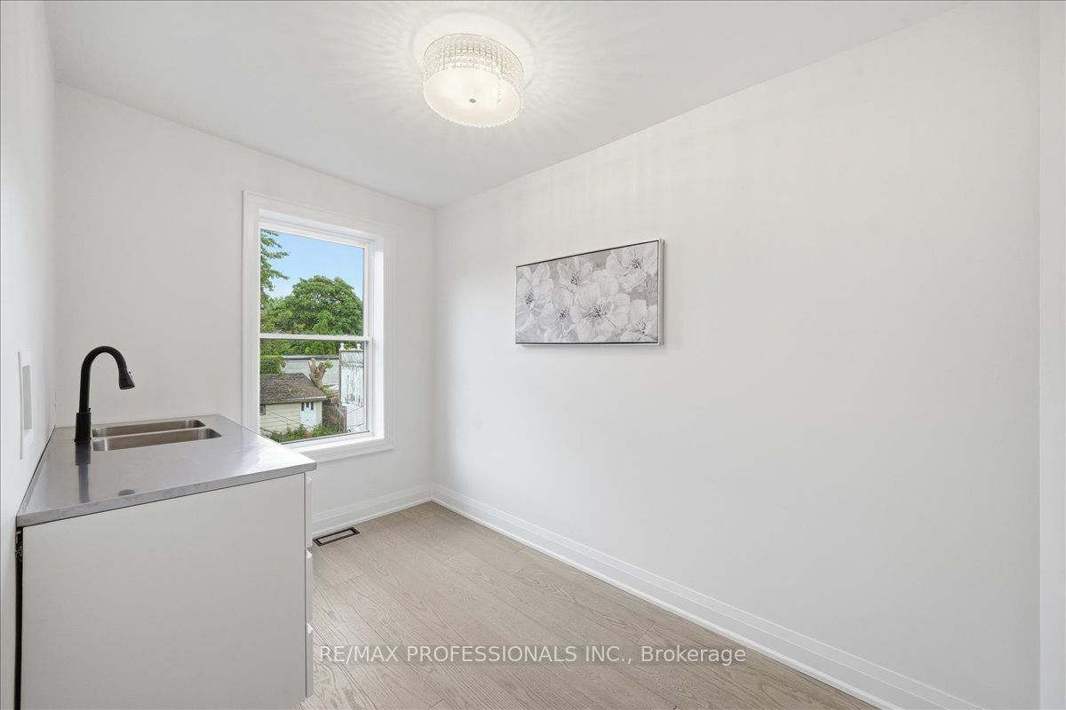 777 Dufferin Street Property Photo 17