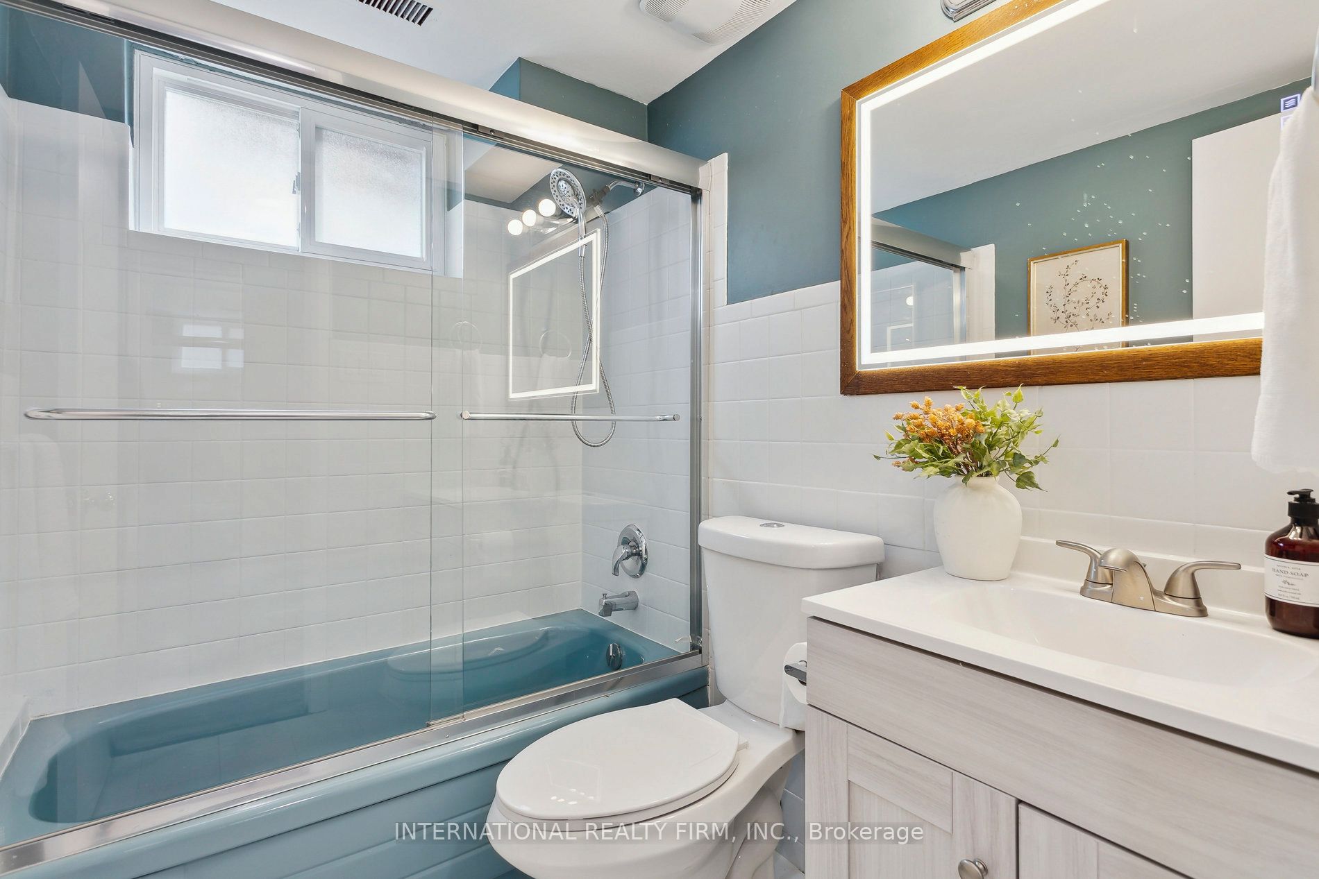 50 Denison Avenue Property Photo 33
