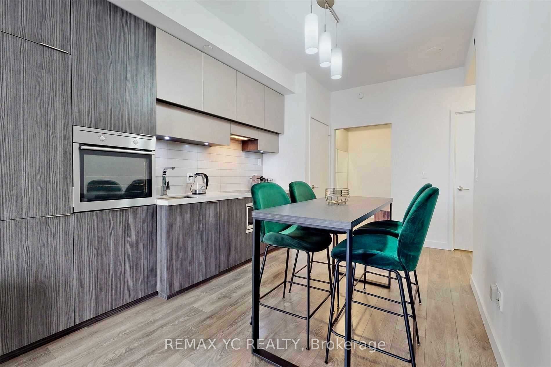8 Eglinton Avenue E 2212 Property Photo 1