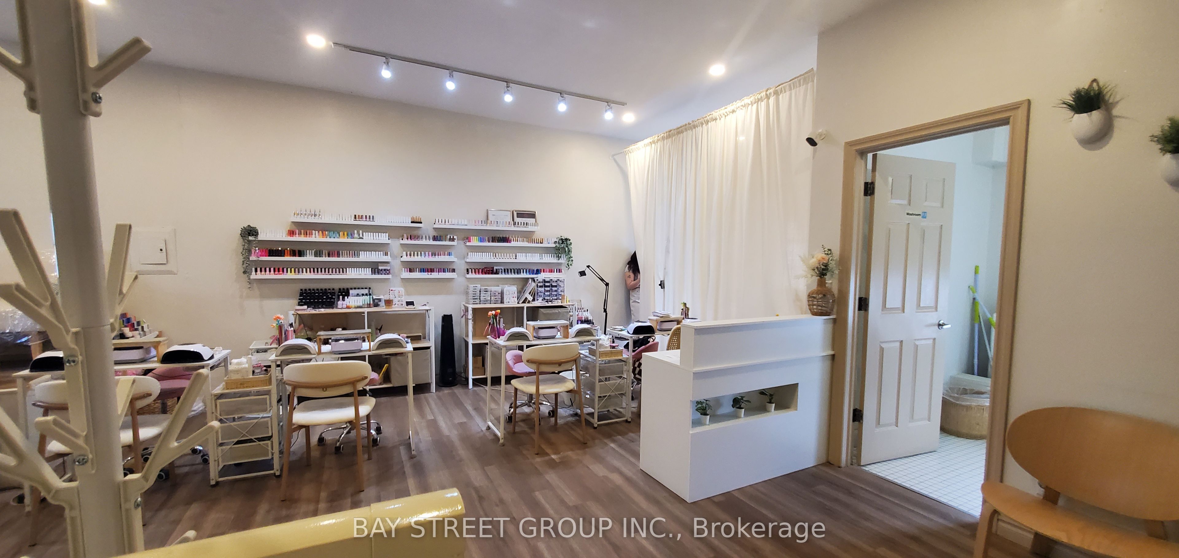 4893 Yonge Street Second Floor Property Photo 7